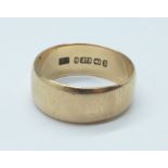 A late Victorian 9ct gold wedding ring, Birmingham 1899, 6.1g, R