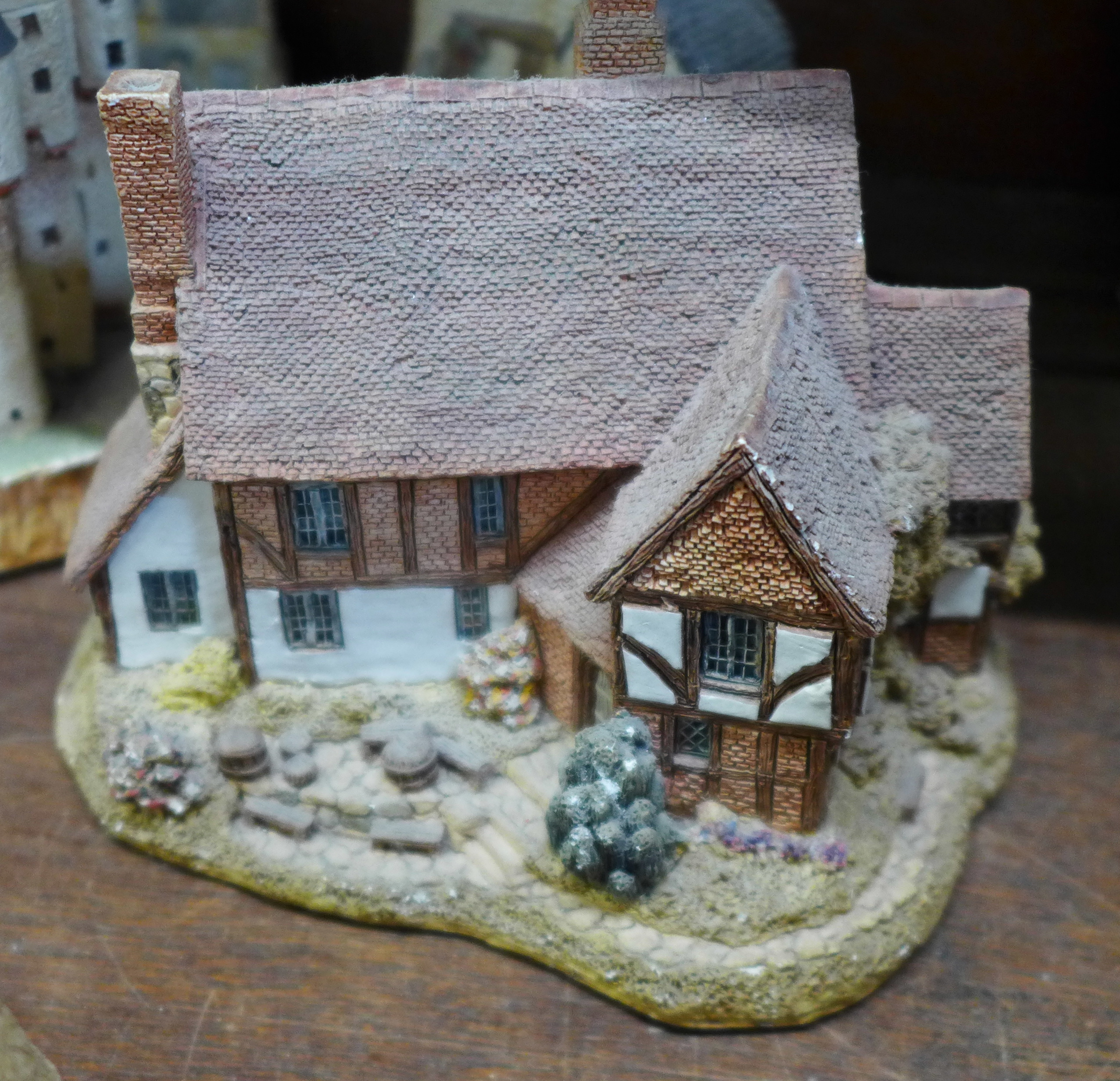 A collection of cottage ornaments, seven David Winter, nine Lilliput Lane and two others, (small - Image 4 of 7