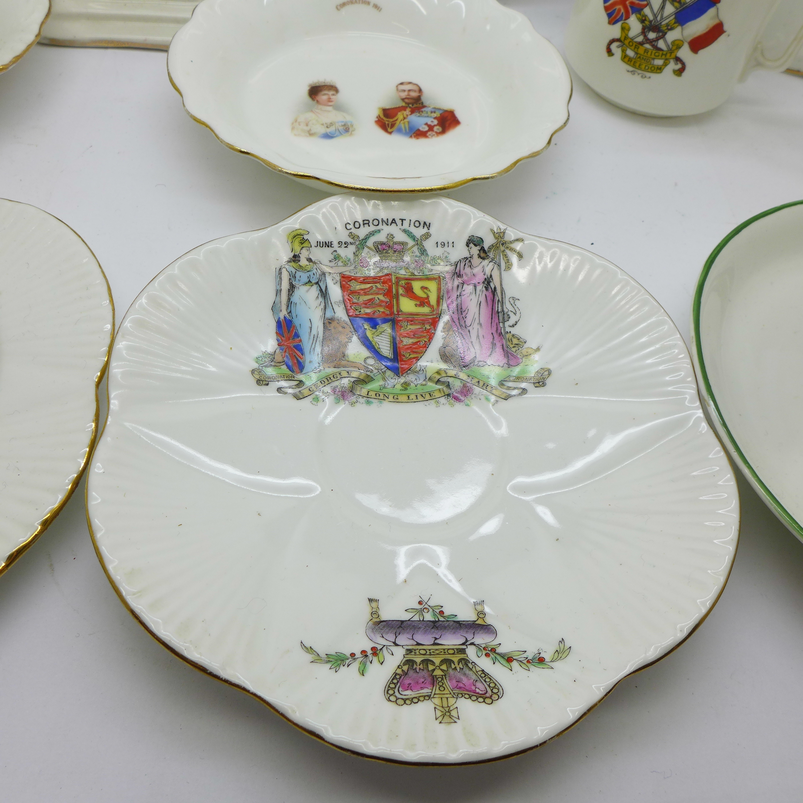 A collection of Royal commemorative china including Foley, Shelley, and a crested Buxton War - Bild 4 aus 8