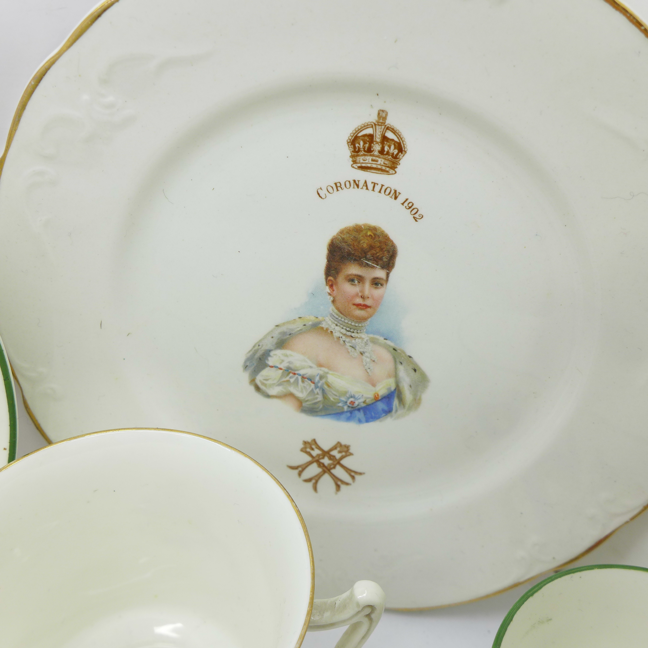 A collection of Royal commemorative china including Foley, Shelley, and a crested Buxton War - Bild 3 aus 8