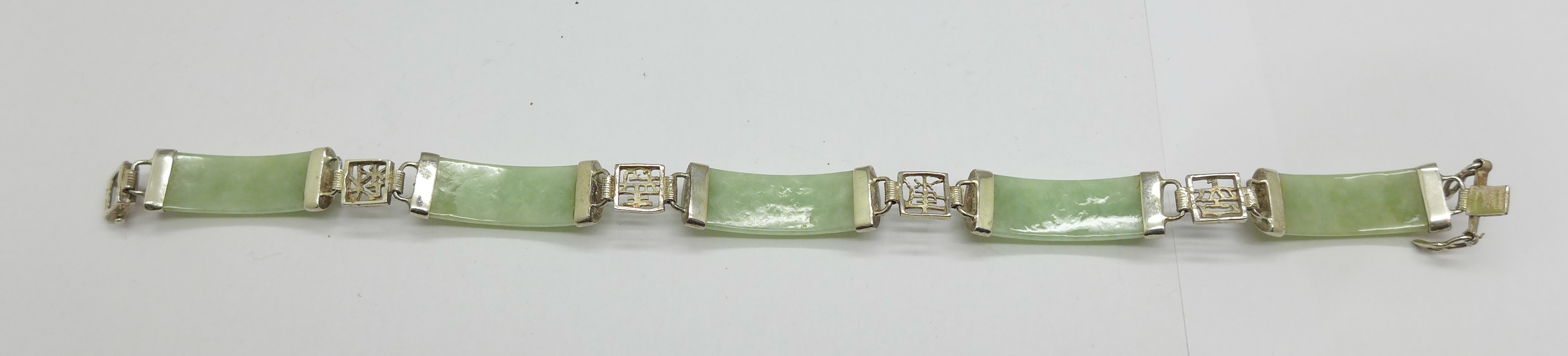 A silver and jade bracelet - Bild 3 aus 3