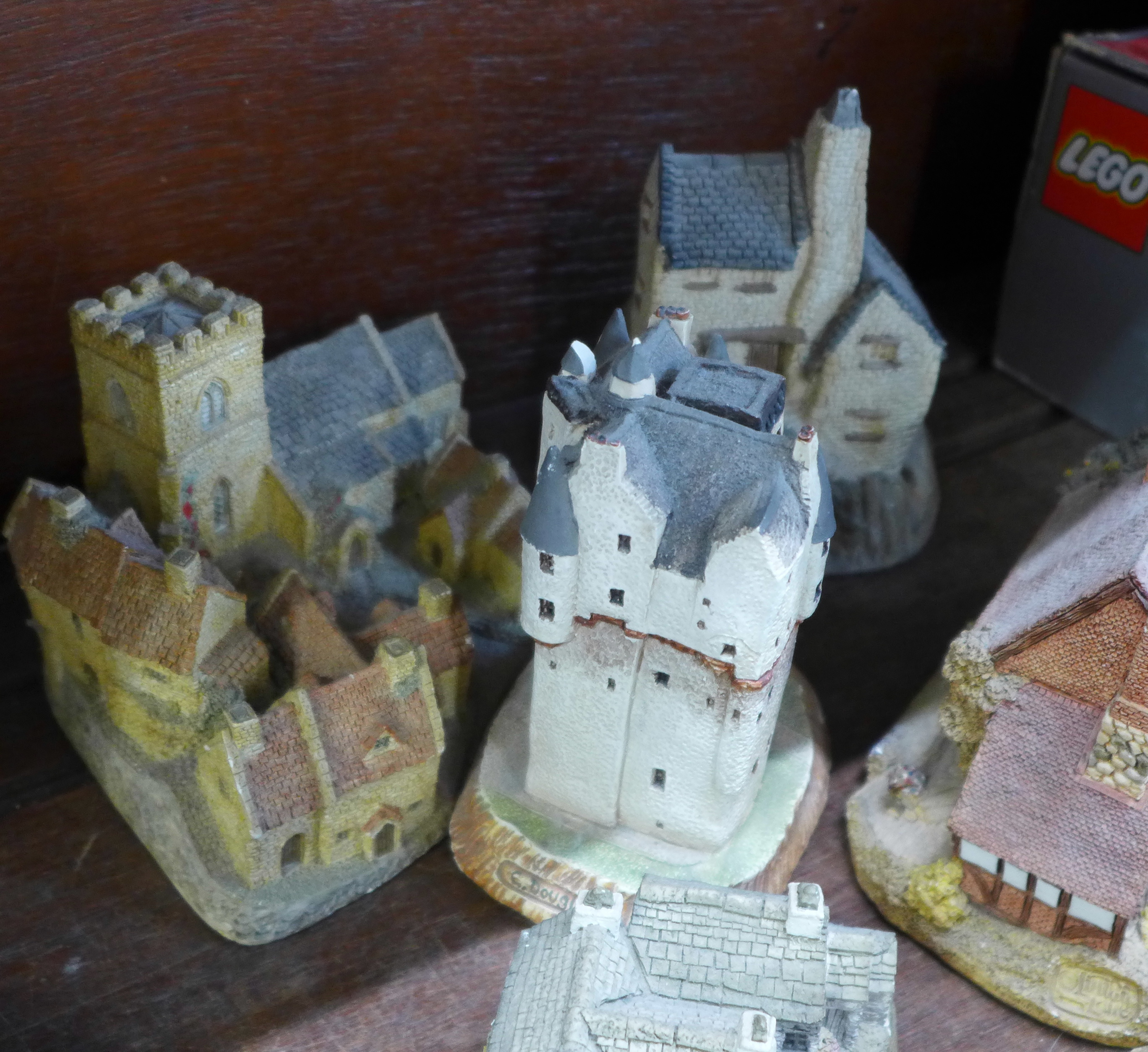 A collection of cottage ornaments, seven David Winter, nine Lilliput Lane and two others, (small - Image 2 of 7
