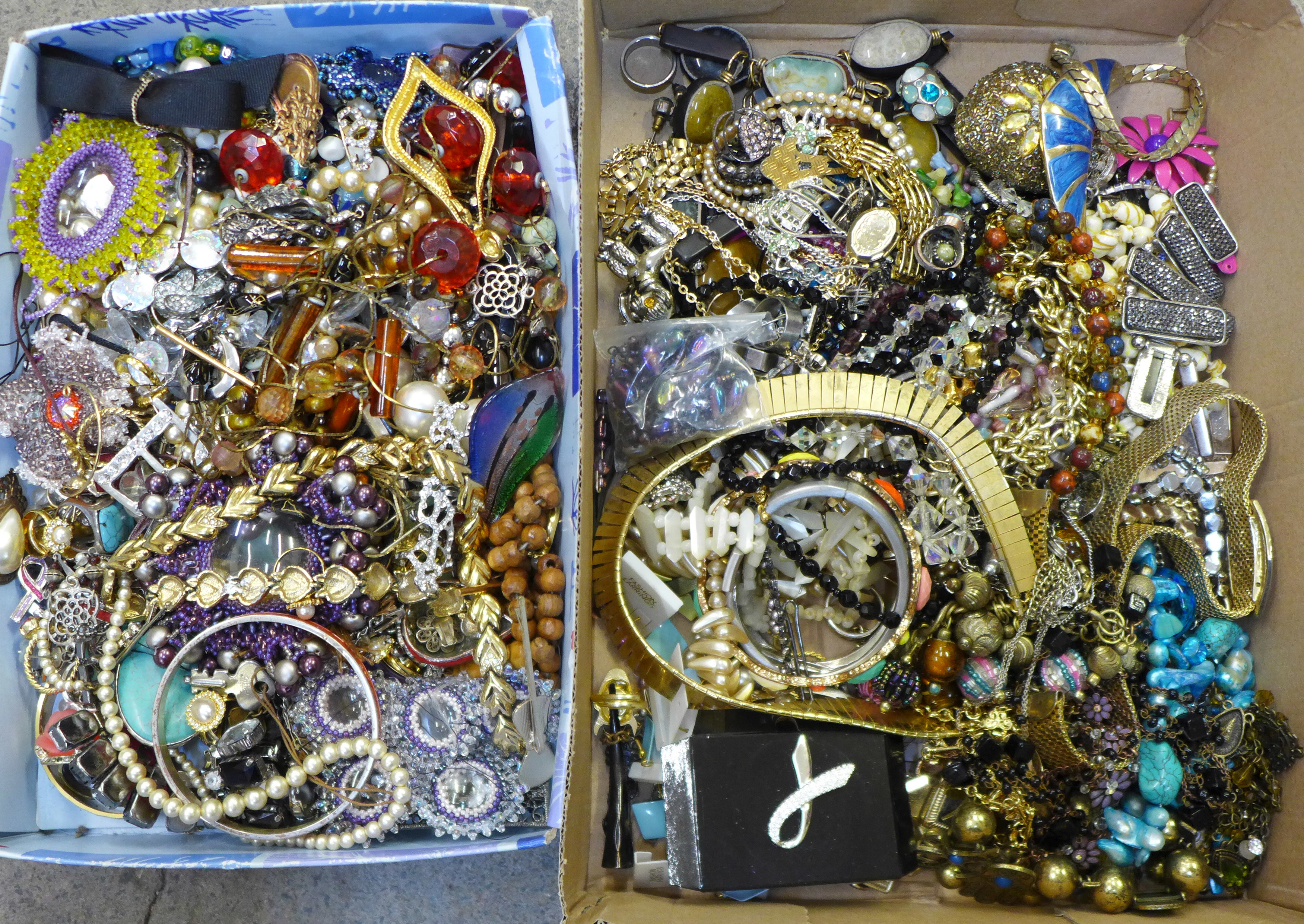 A collection of costume jewellery