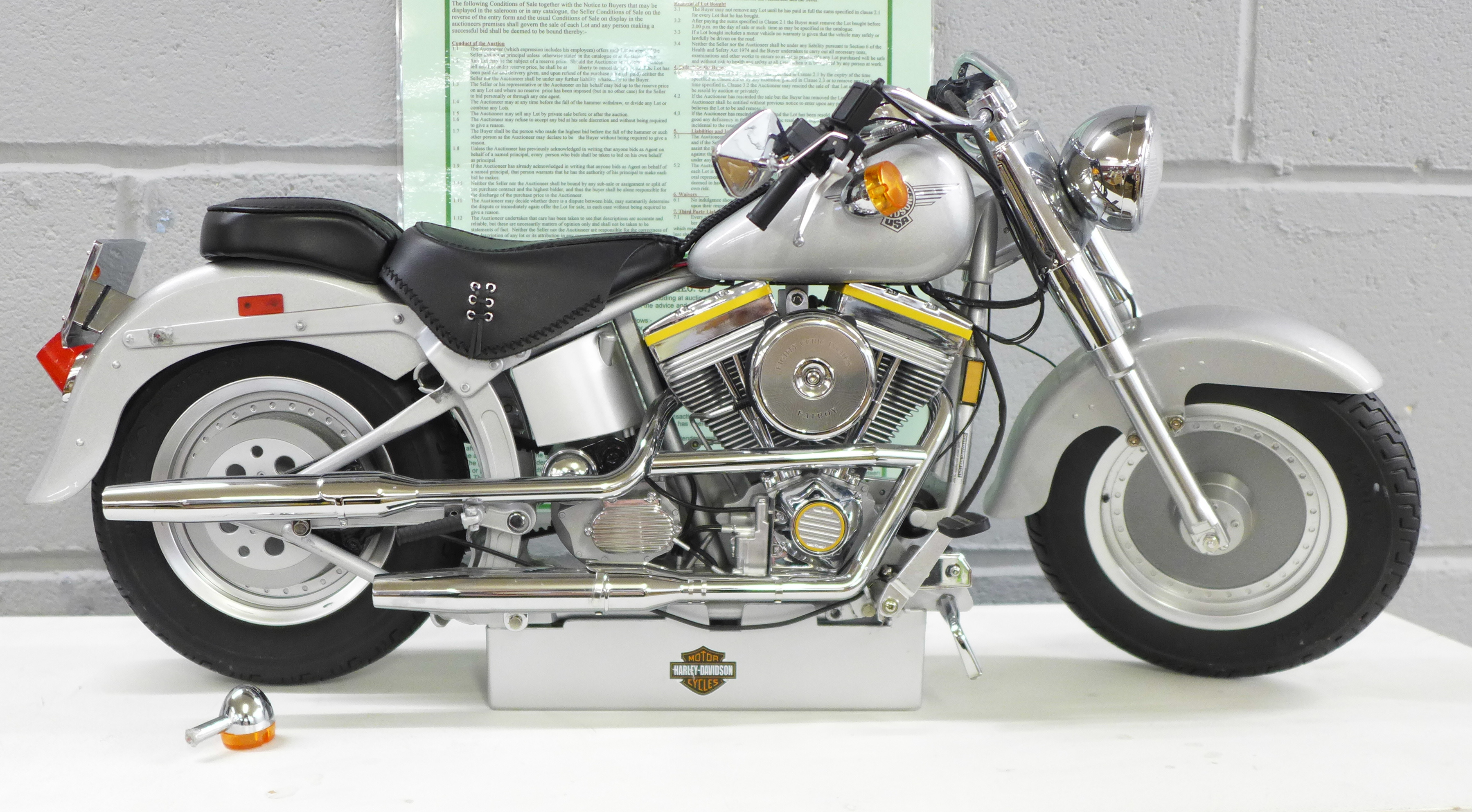 A large DeAgostini model of a Harley-Davidson FLSTF Fatboy 1:4 scale motor bike, with box, a/f, 59cm - Image 5 of 8