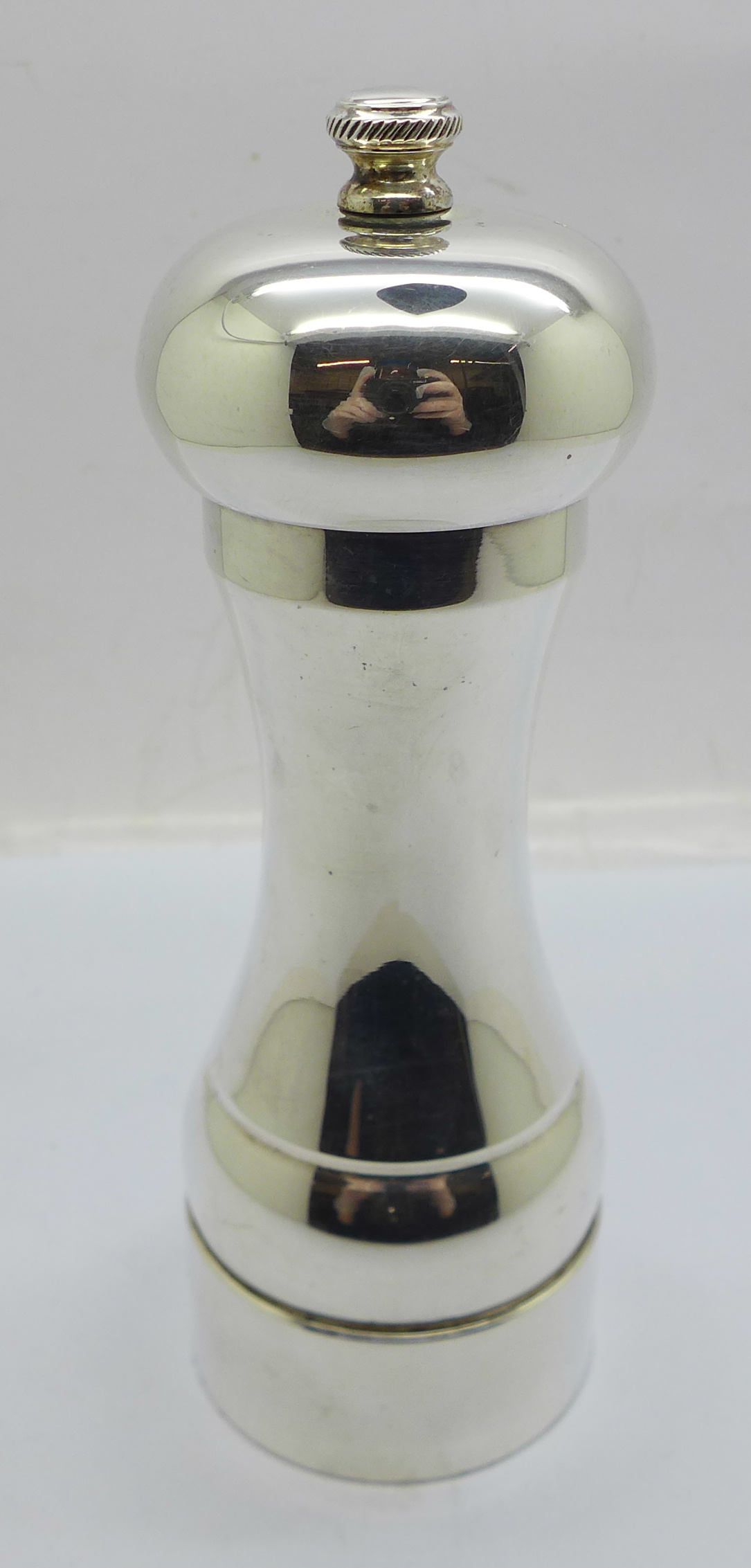 A silver 'Peter Piper' Peppermill, 15cm - Image 3 of 4