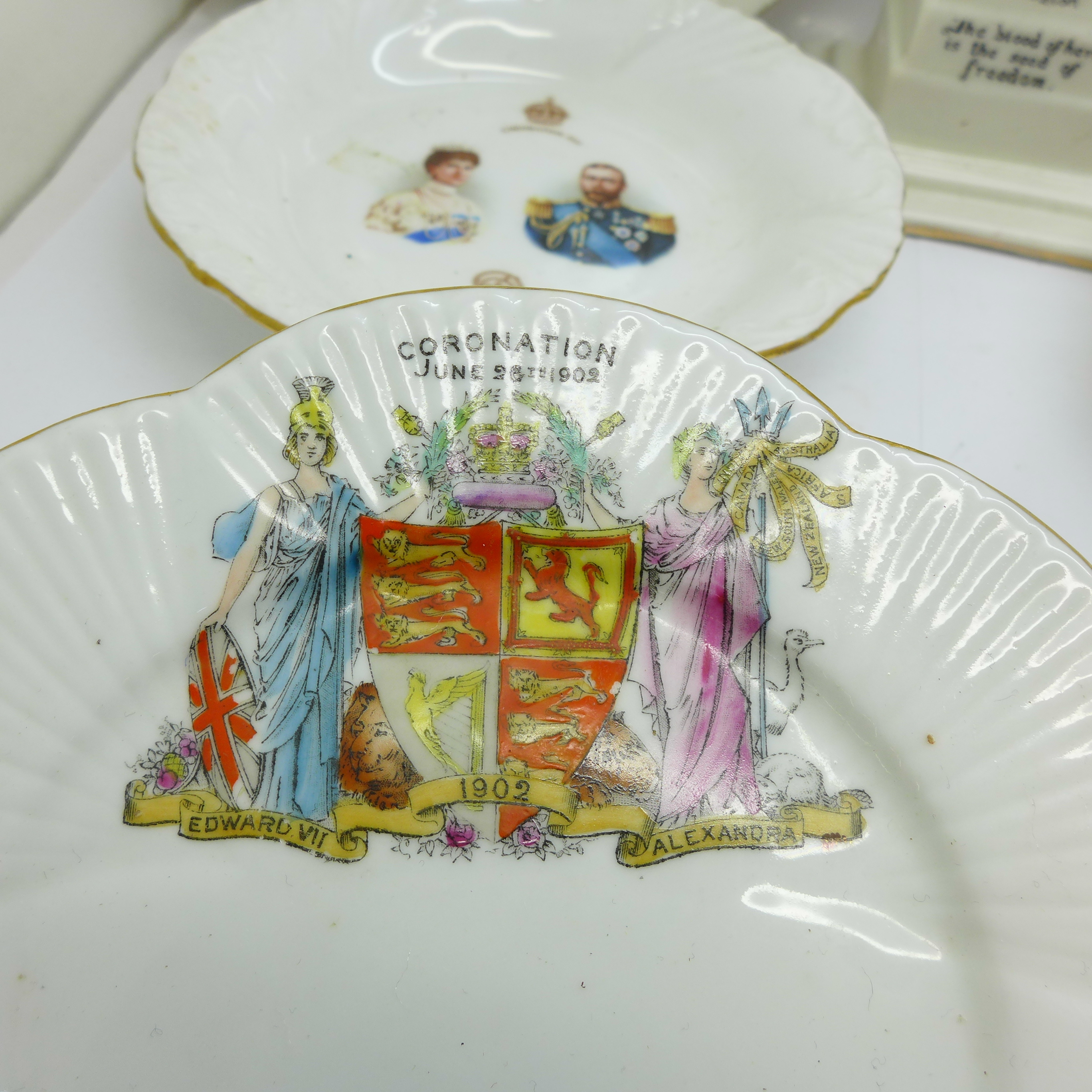 A collection of Royal commemorative china including Foley, Shelley, and a crested Buxton War - Bild 5 aus 8