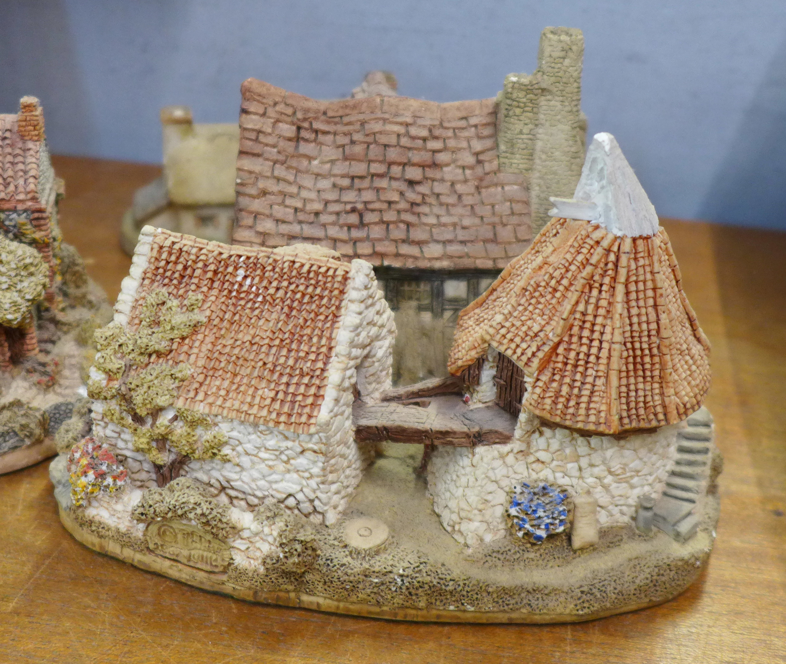 A collection of cottage ornaments, seven David Winter, nine Lilliput Lane and two others, (small - Image 6 of 7