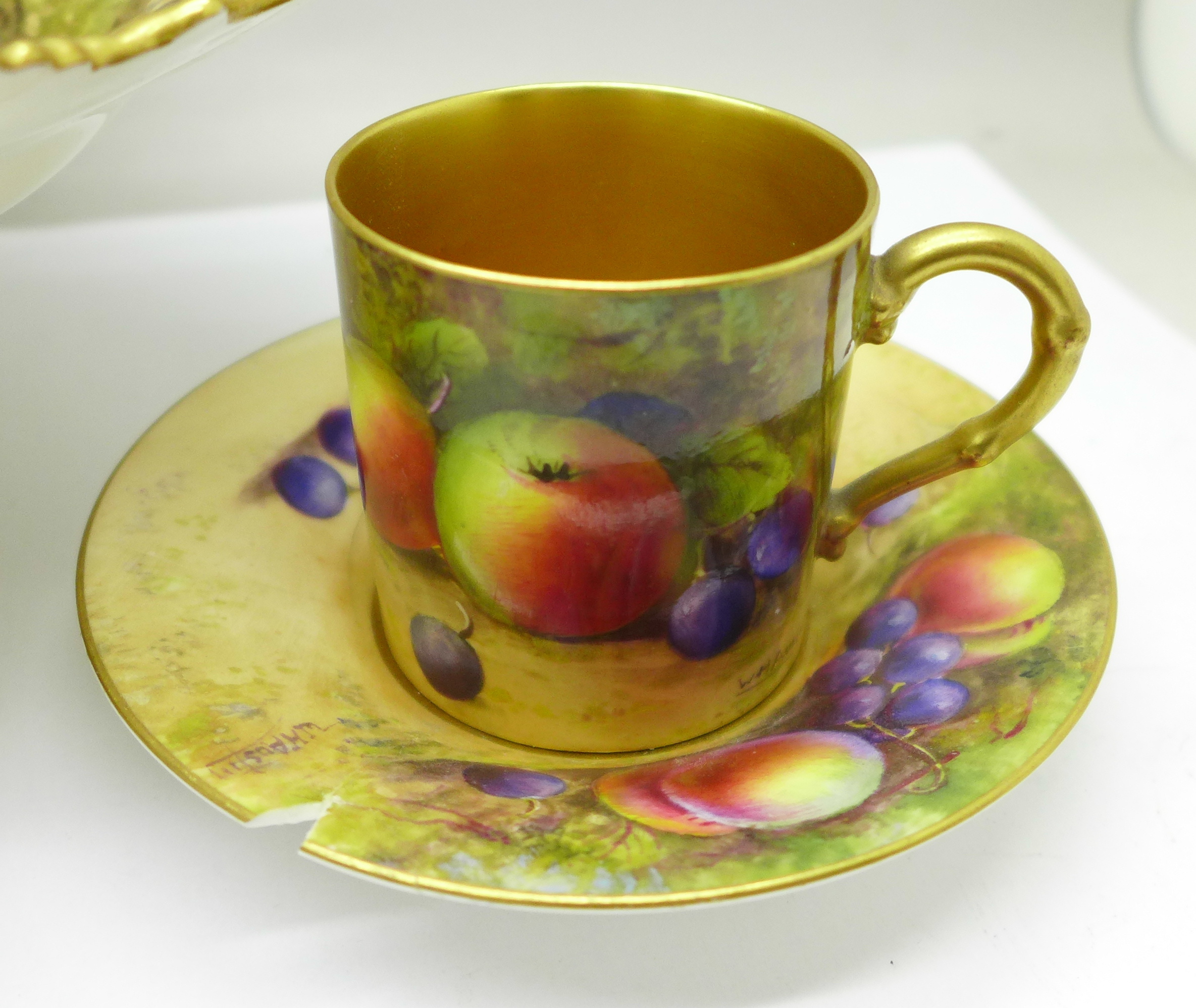 A Royal Worcester pedestal dish, hand decorated with fruit and signed T. Lockyer, (Thomas), 31. - Image 3 of 7