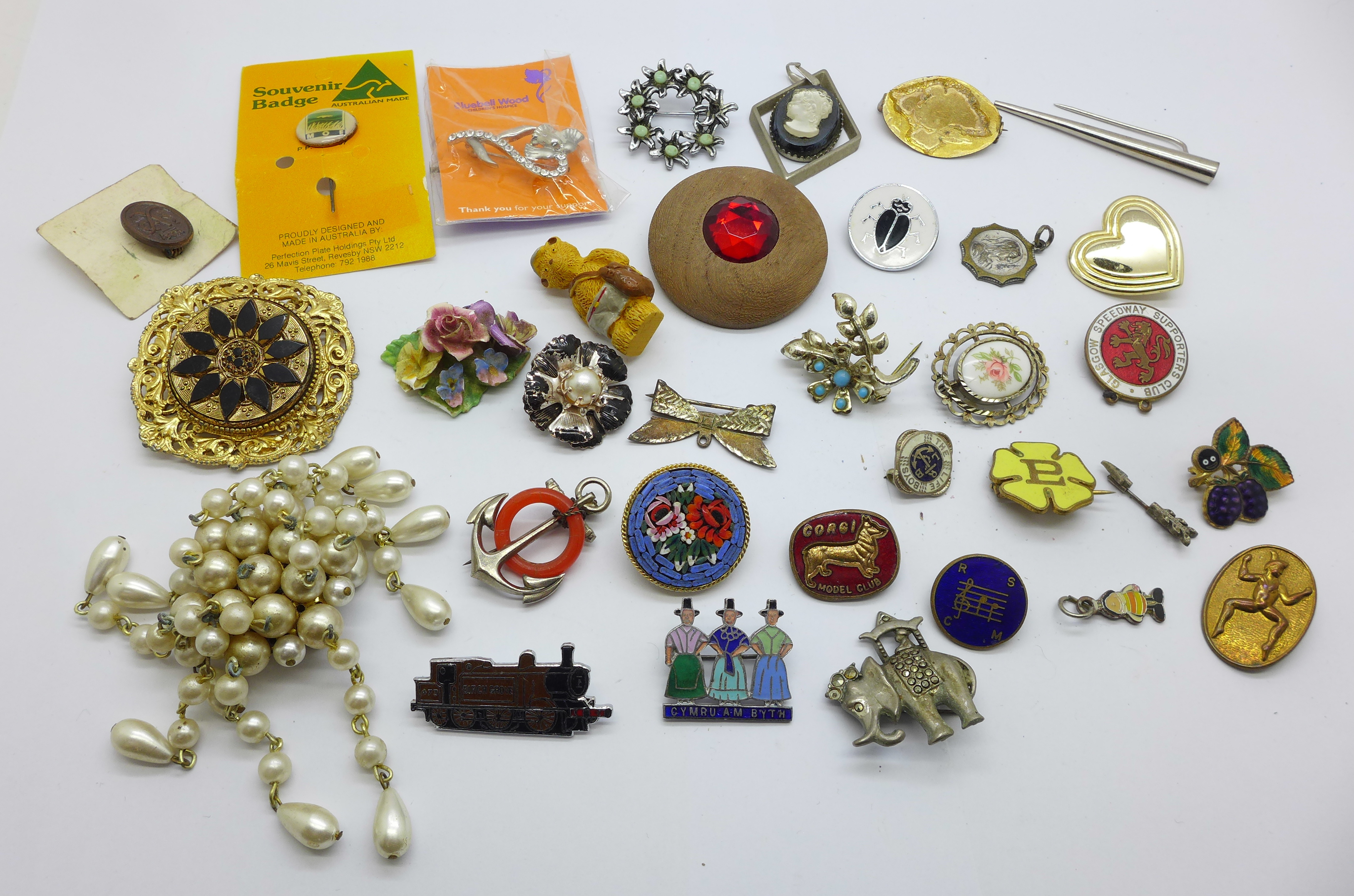 A collection of jewellery and badges