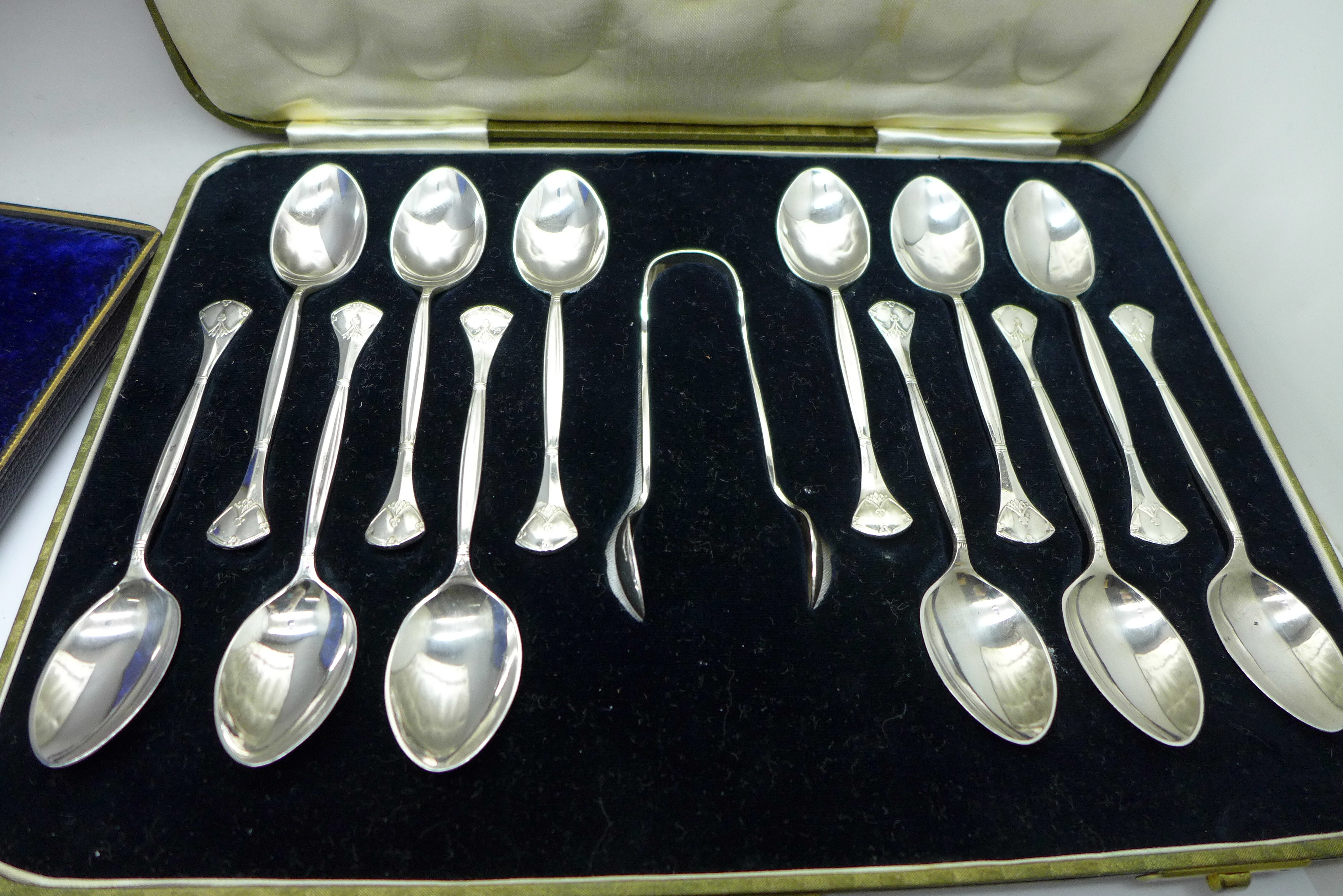 A cased set of twelve plated Arts and Crafts tea spoons, late Victorian fish servers and six cake - Image 3 of 4