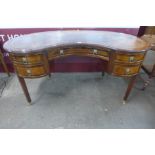 A George III style inlaid mahogany and leather topped kidney shaped desk, 77cms h, 148cms w,80cms d