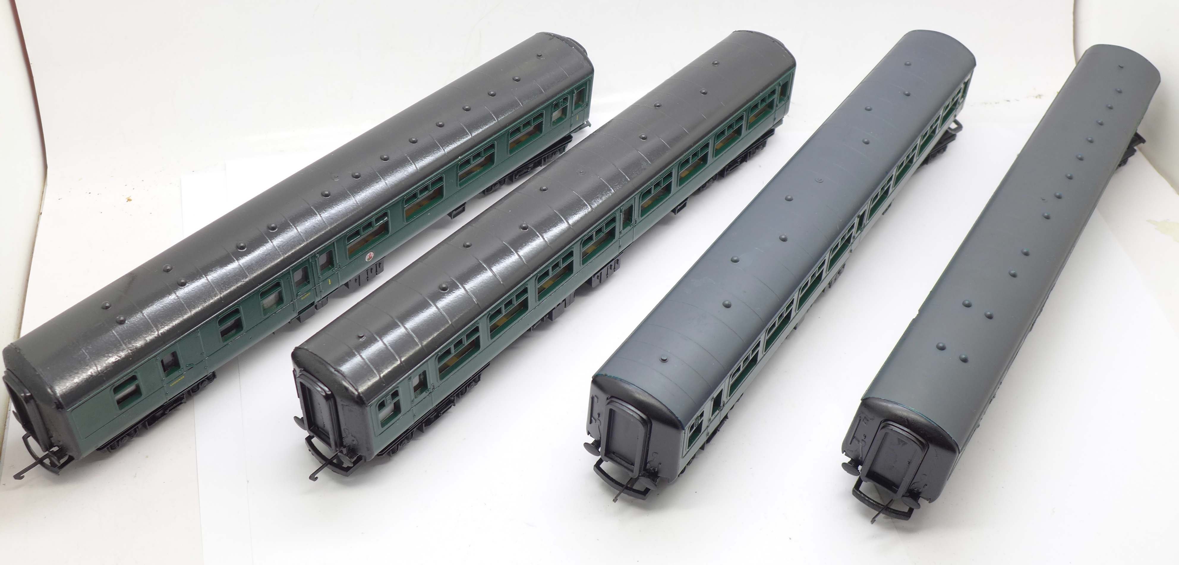 Four OO gauge railway carriages including two Hornby - Image 2 of 4