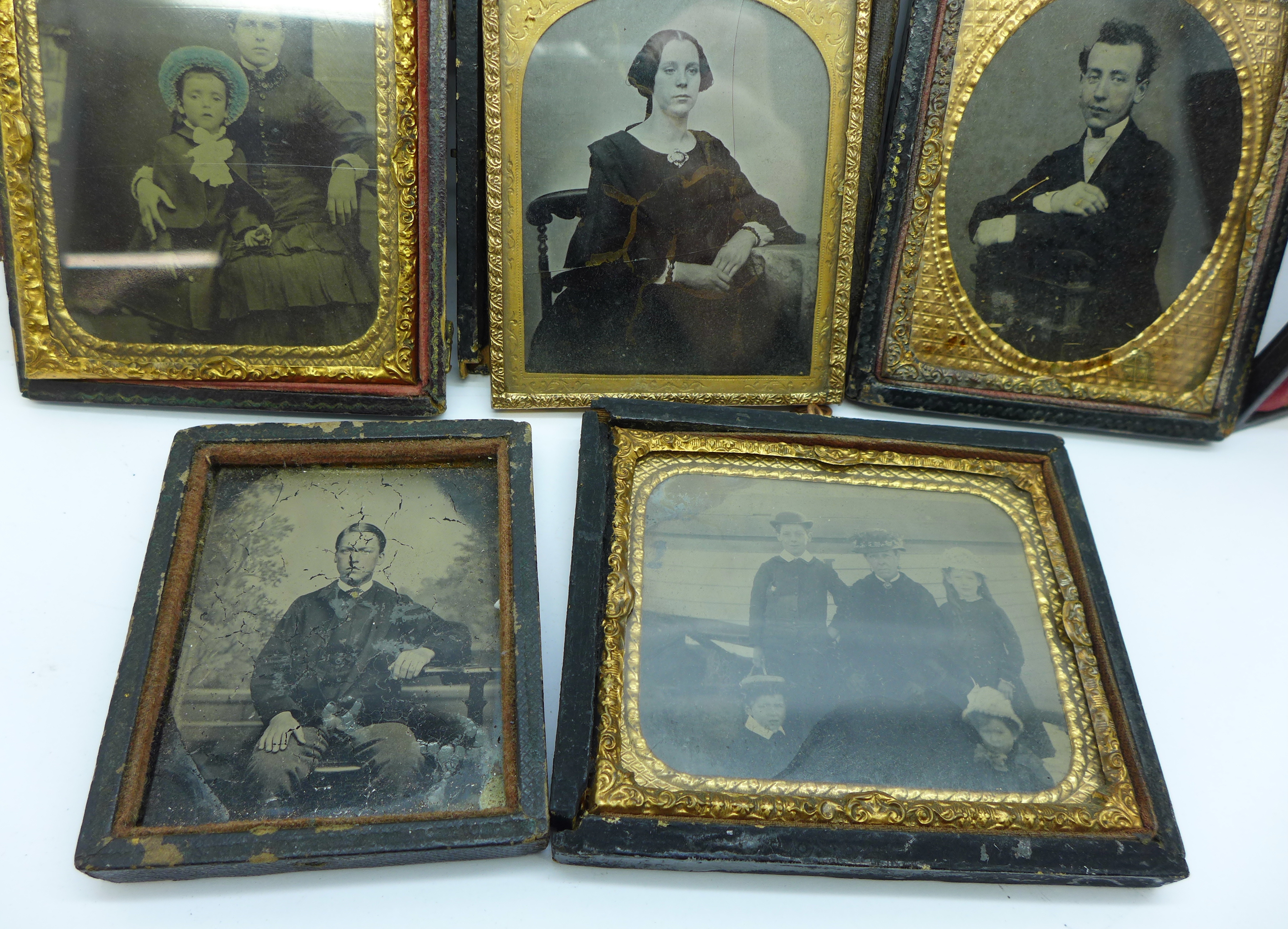 Six 19th Century photographs; daguerreotypes and ambrotypes - Bild 3 aus 6