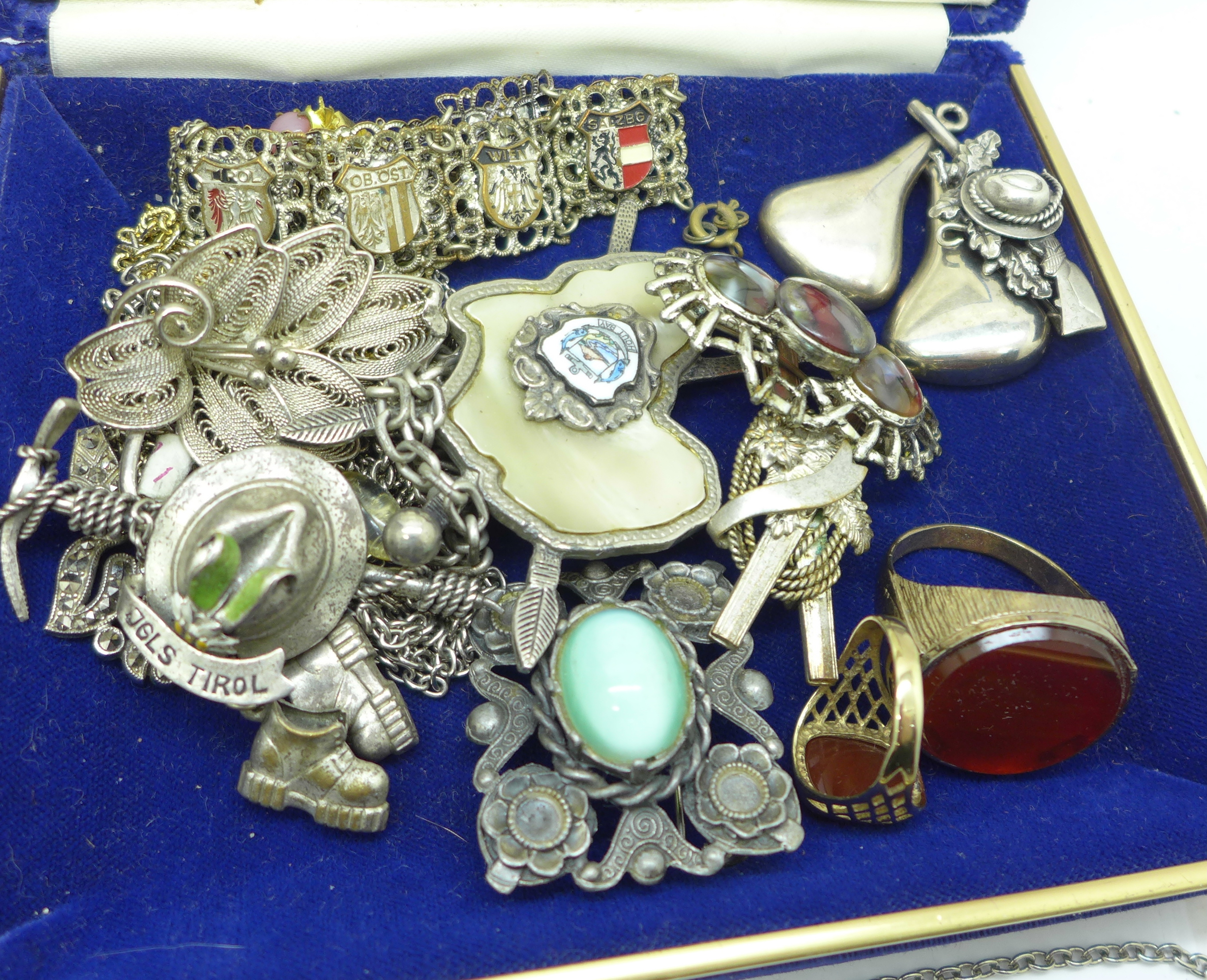 Two boxes of costume jewellery - Bild 2 aus 4