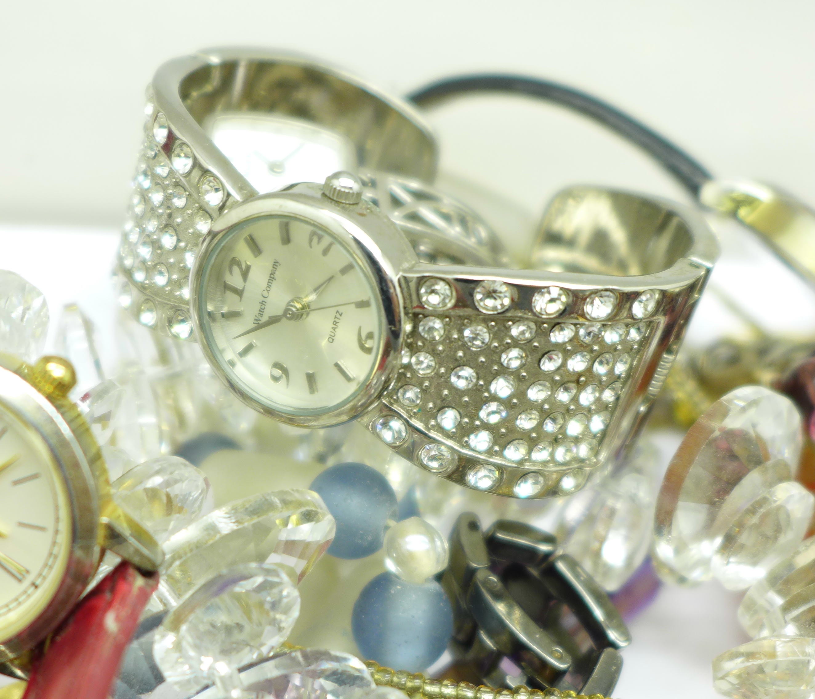 A collection of wristwatches and costume jewellery - Bild 3 aus 5