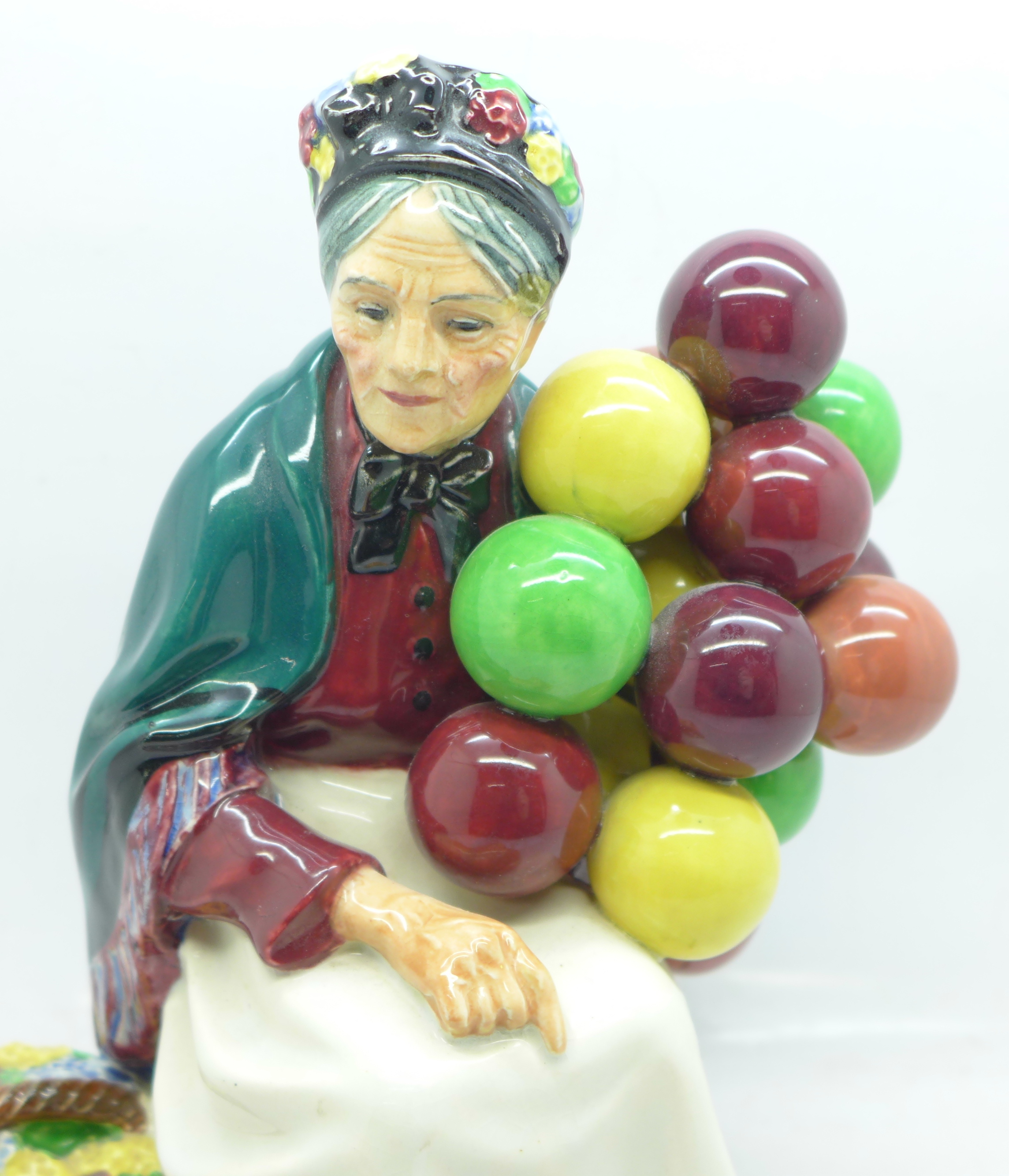 A Royal Doulton figure, The Old Balloon Seller, H1315, 20cm - Bild 2 aus 4