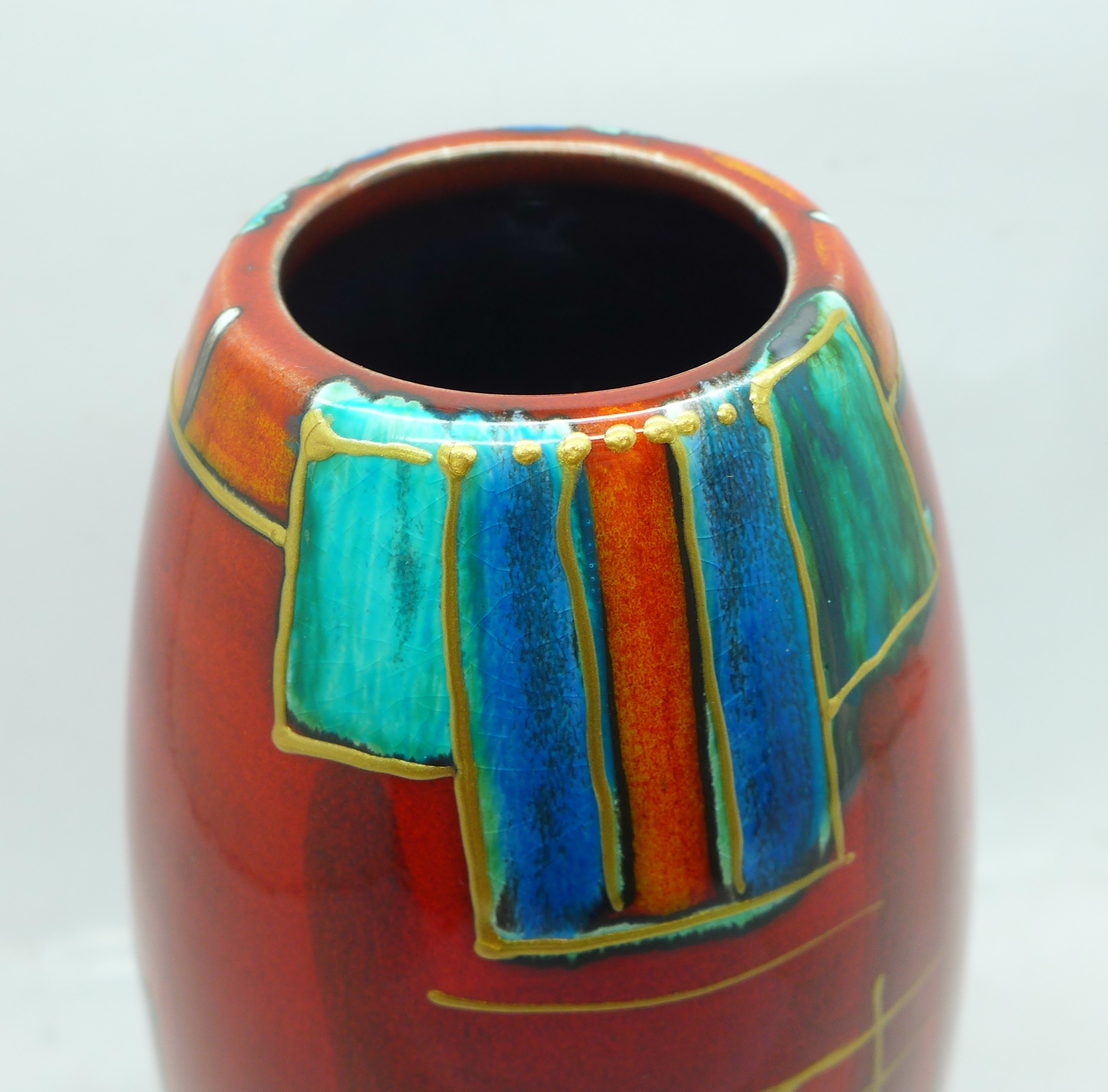 An Anita Harris Skittle vase, Deco design, 18cm, signed in gold on the base - Image 3 of 4