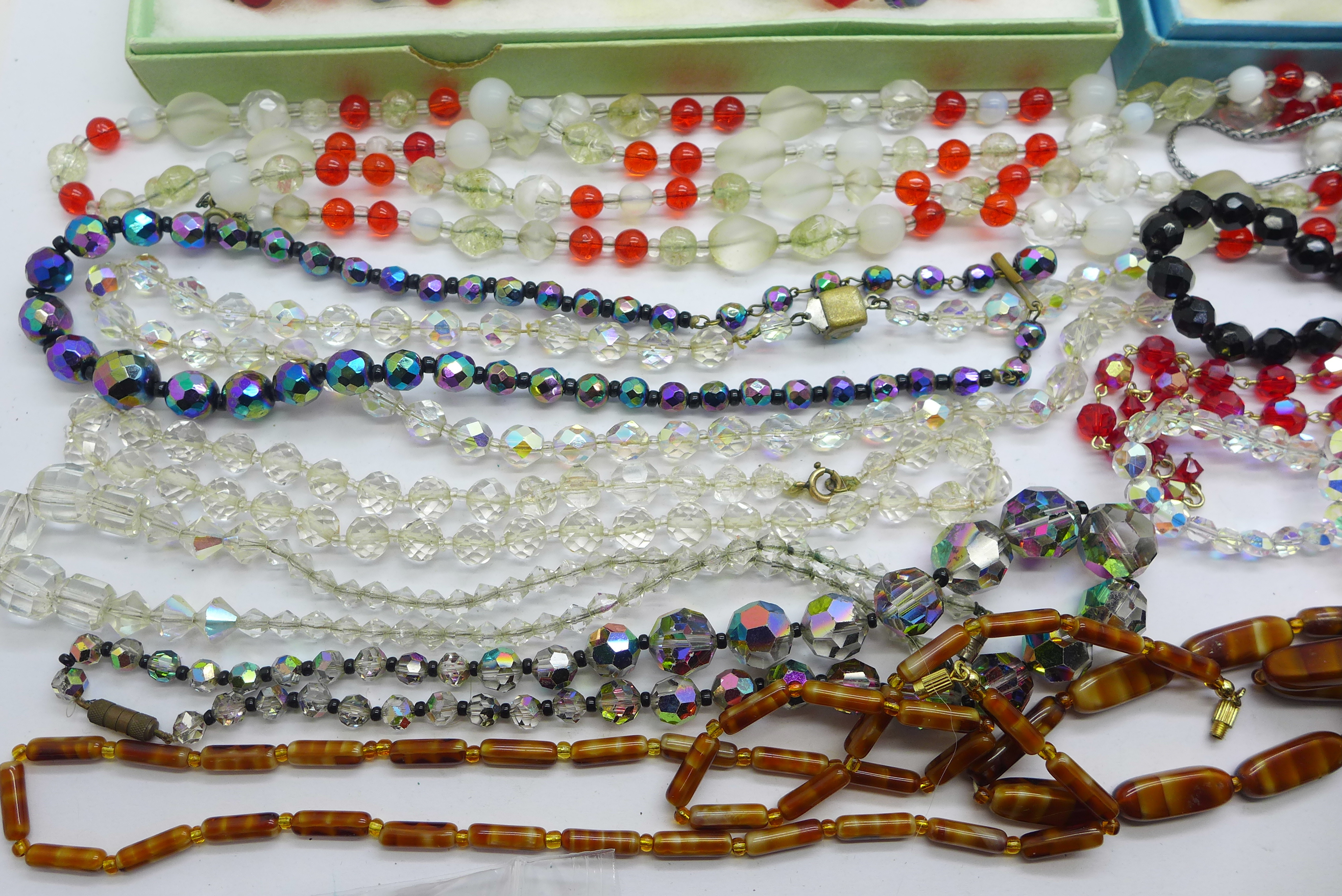 Fifteen vintage glass bead necklaces - Image 2 of 5