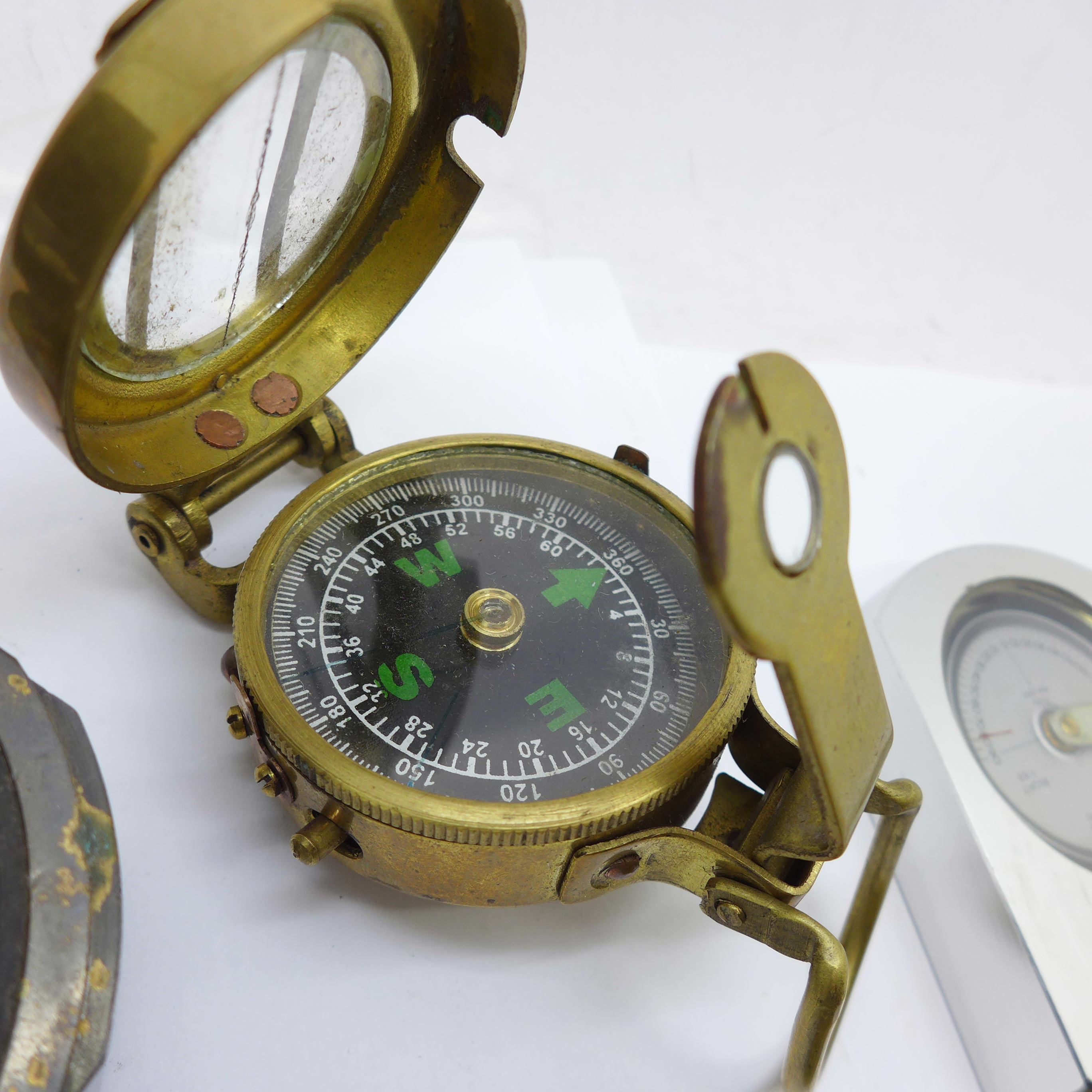 A compass/gauge by Suunto of Finland, and three other compasses, one by Stanley, one reproduction - Image 4 of 5