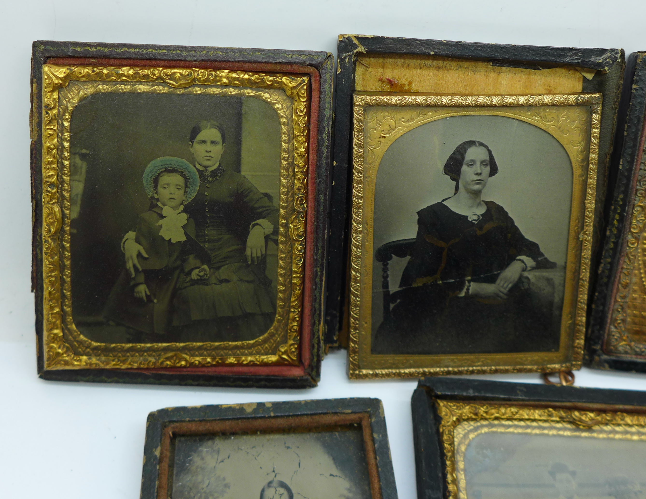 Six 19th Century photographs; daguerreotypes and ambrotypes - Bild 2 aus 6