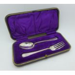 A silver christening fork and spoon set in a fitted case, Sheffield 1904, 38g