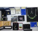 Assorted boxed jewellery including Art de France, Aynsley, Colibri and Danbury Mint