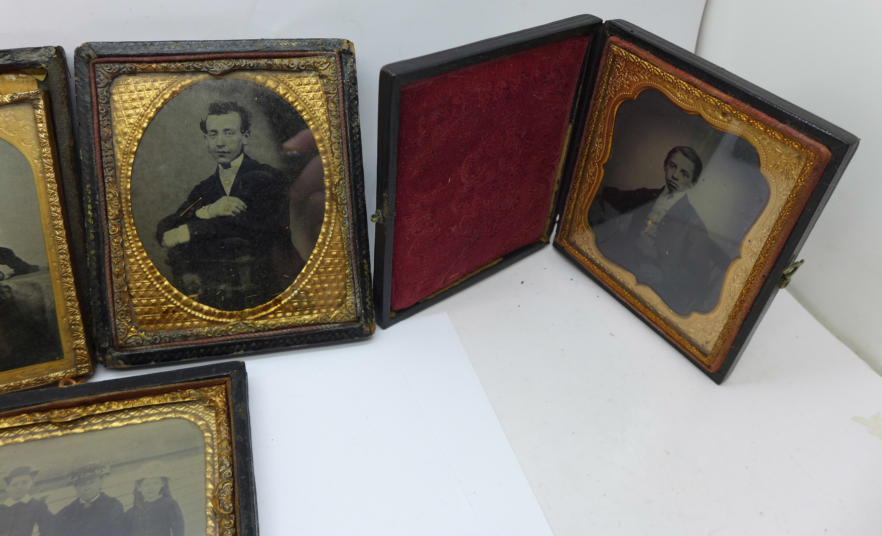 Six 19th Century photographs; daguerreotypes and ambrotypes - Bild 4 aus 6