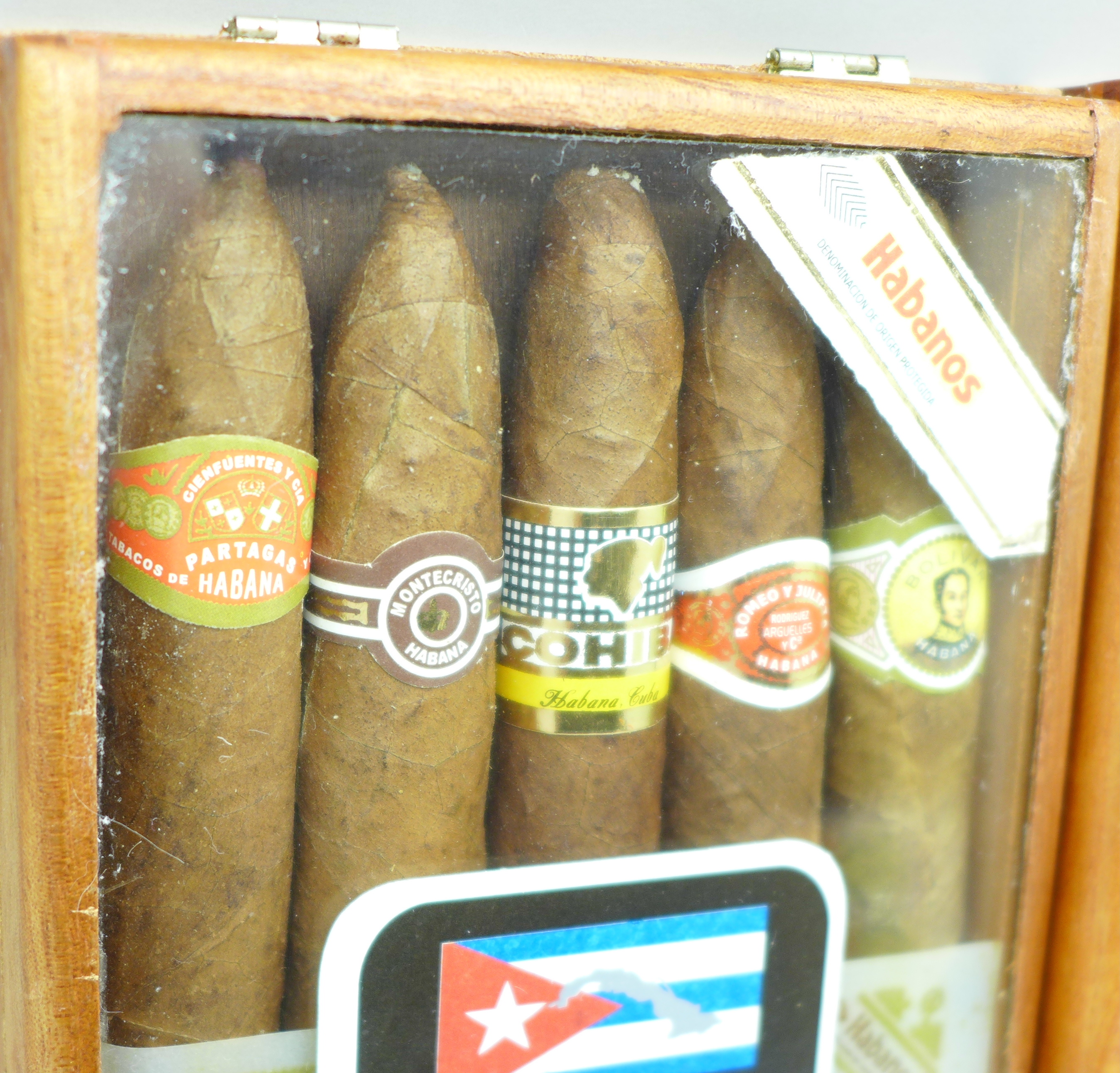Two boxes of Cuban cigars, one box of five Cuba Selectos, sealed, and one opened box with four - Image 2 of 9