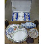 An Aynsley Cottage Garden cased set of six cups and saucers, a Royal Doulton Merryweather serving