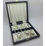 A cased set of six silver tea spoons, Sheffield 1931, 113g