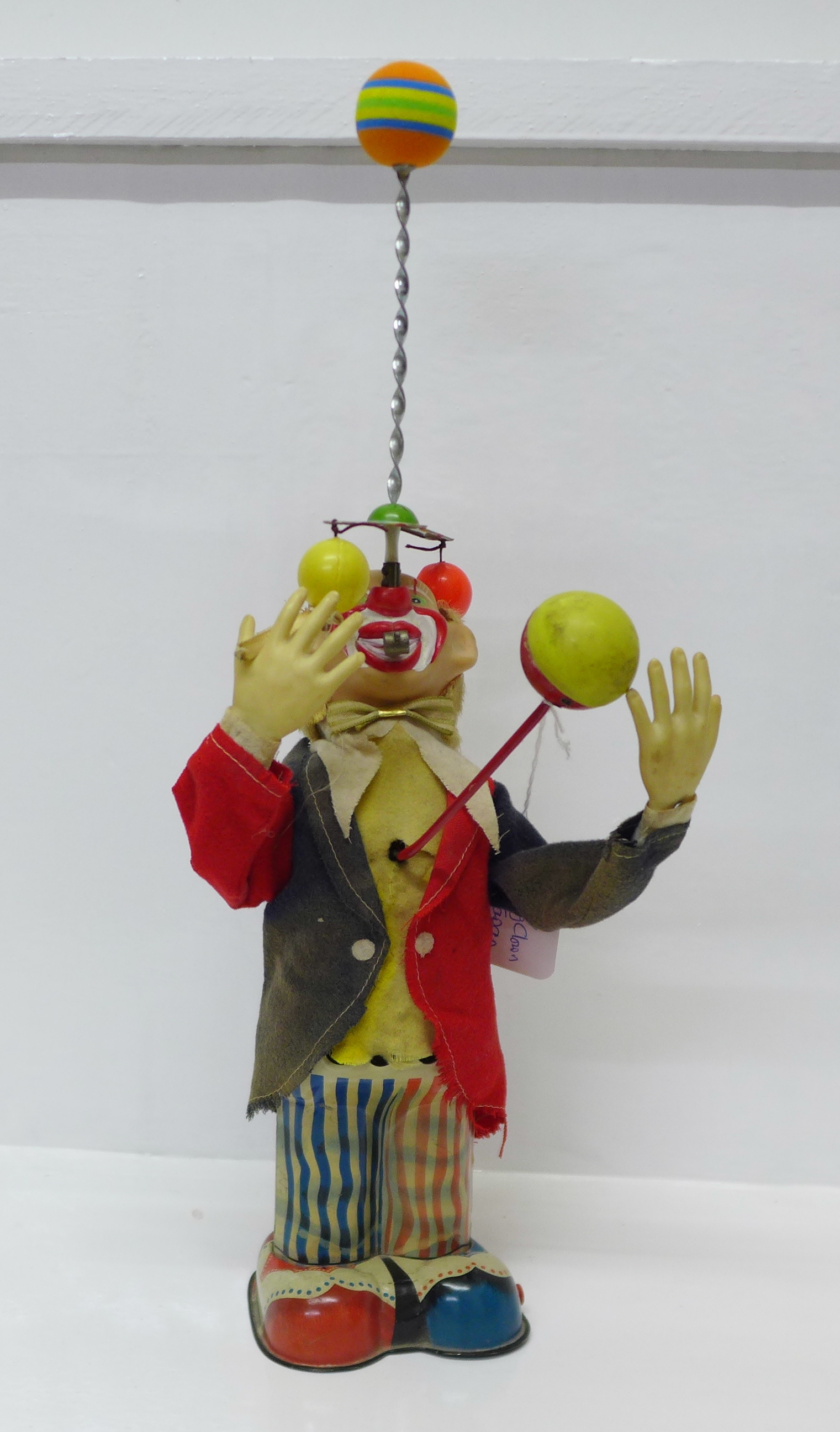 A tin-plate Japanese Pinky The Juggling Clown in a reproduction box - Image 3 of 5