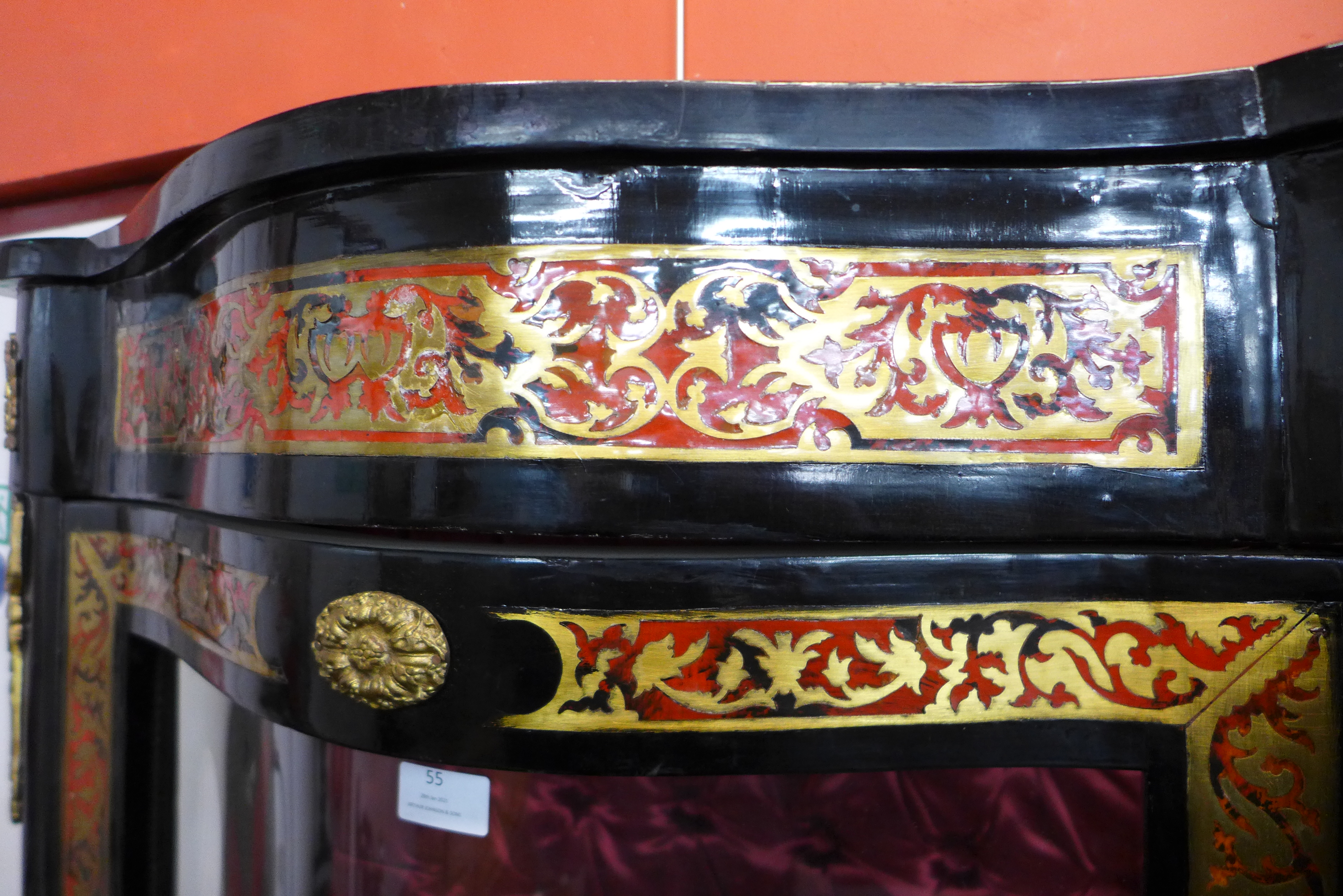 A French Boulle style ebonised, brass and faux tortoiseshell serpentine vitrine - Image 4 of 4