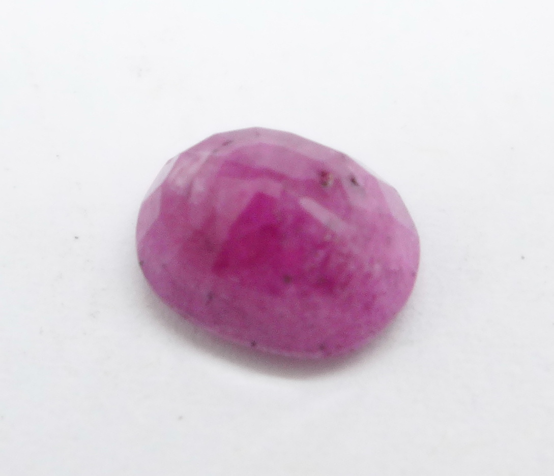 An unmounted ruby, approximately 10mm x 8mm - Bild 2 aus 2