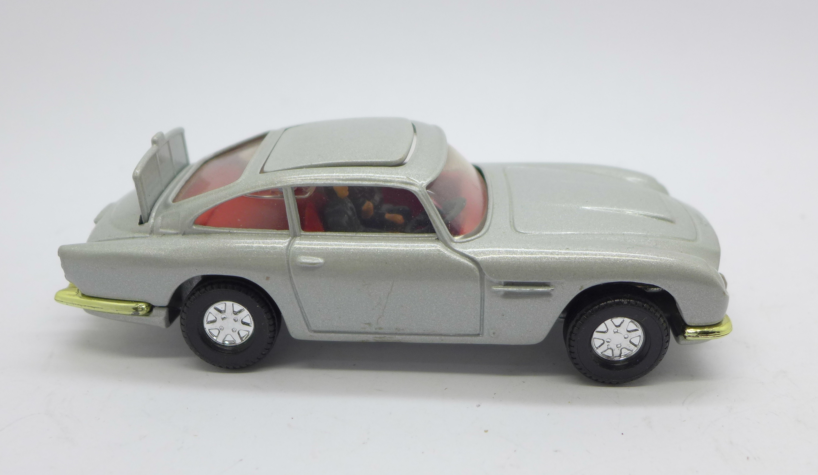 A Corgi Toys Aston Martin DB5 007 model vehicle - Image 2 of 4