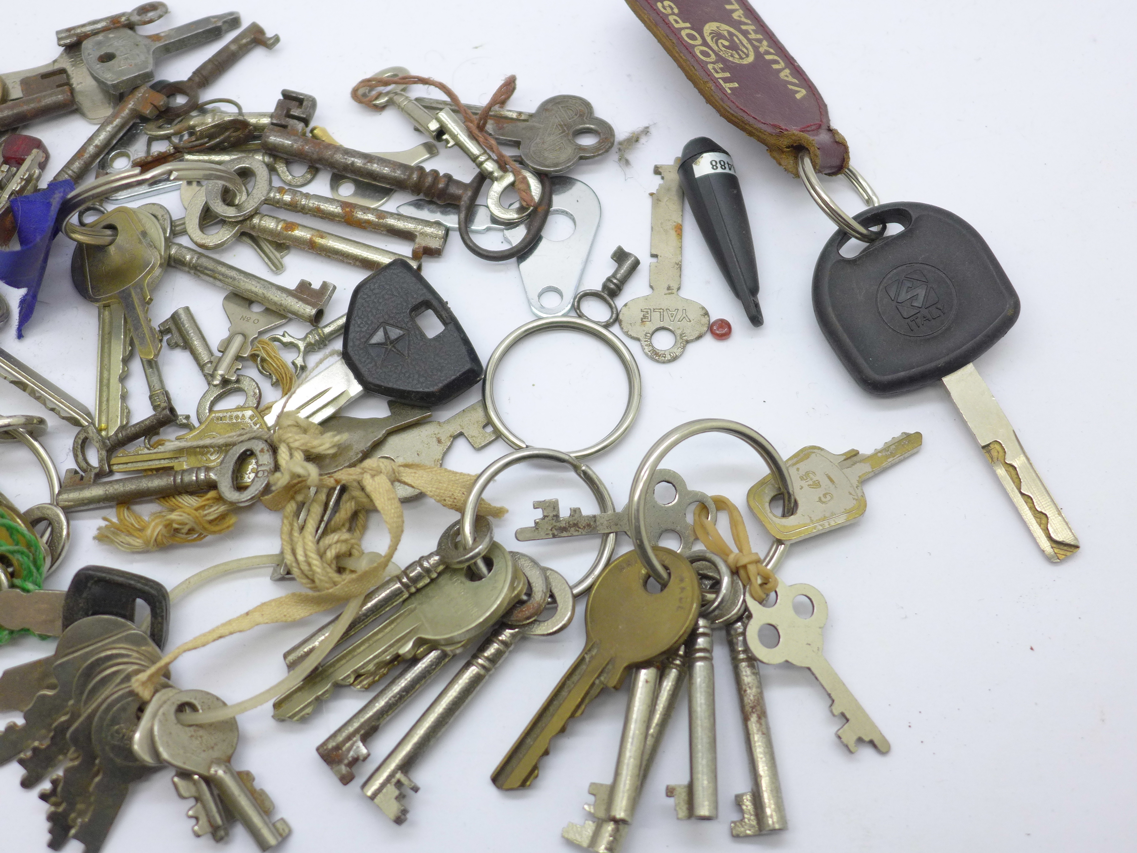 Door and cabinet keys - Image 3 of 3