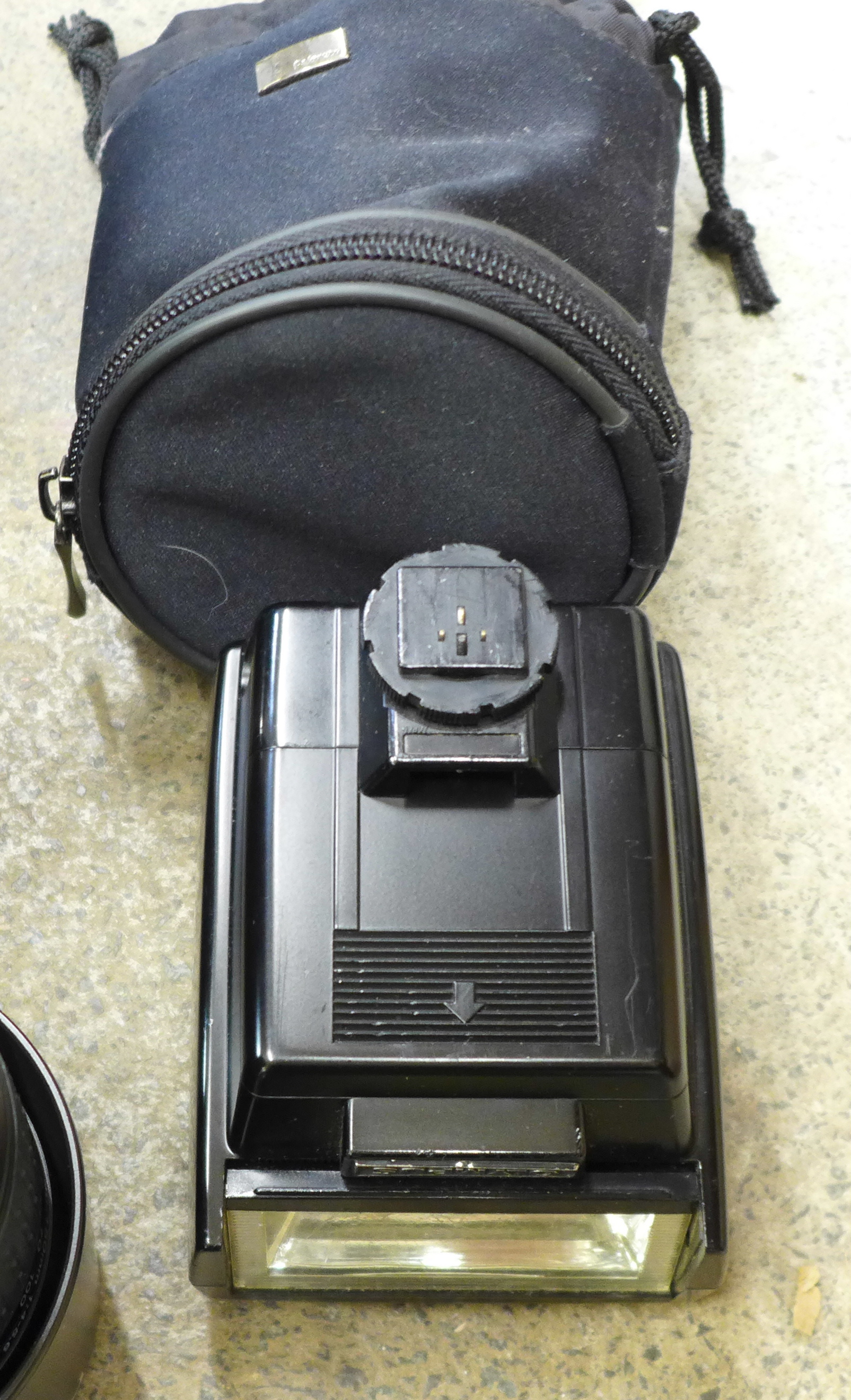 Six Olympus camera lenses including Zuiko digital ED 70-300mm, 200mm F4, 35mm, 28mm, 135mm, - Bild 3 aus 9