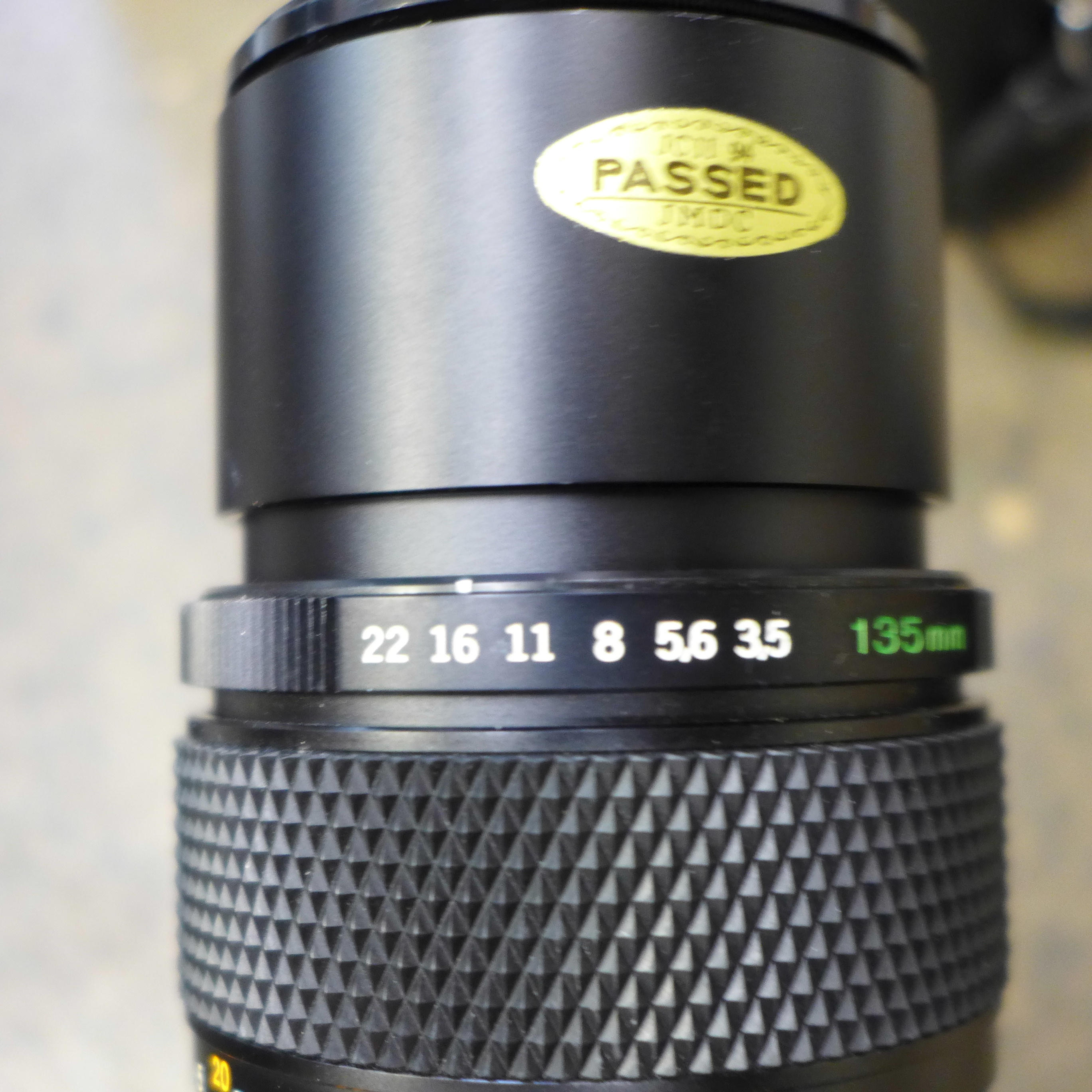 Six Olympus camera lenses including Zuiko digital ED 70-300mm, 200mm F4, 35mm, 28mm, 135mm, - Bild 9 aus 9