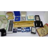 Assorted silver jewellery
