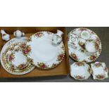 A collection of Royal Albert Old Country Roses and an Aynsley plate (17)