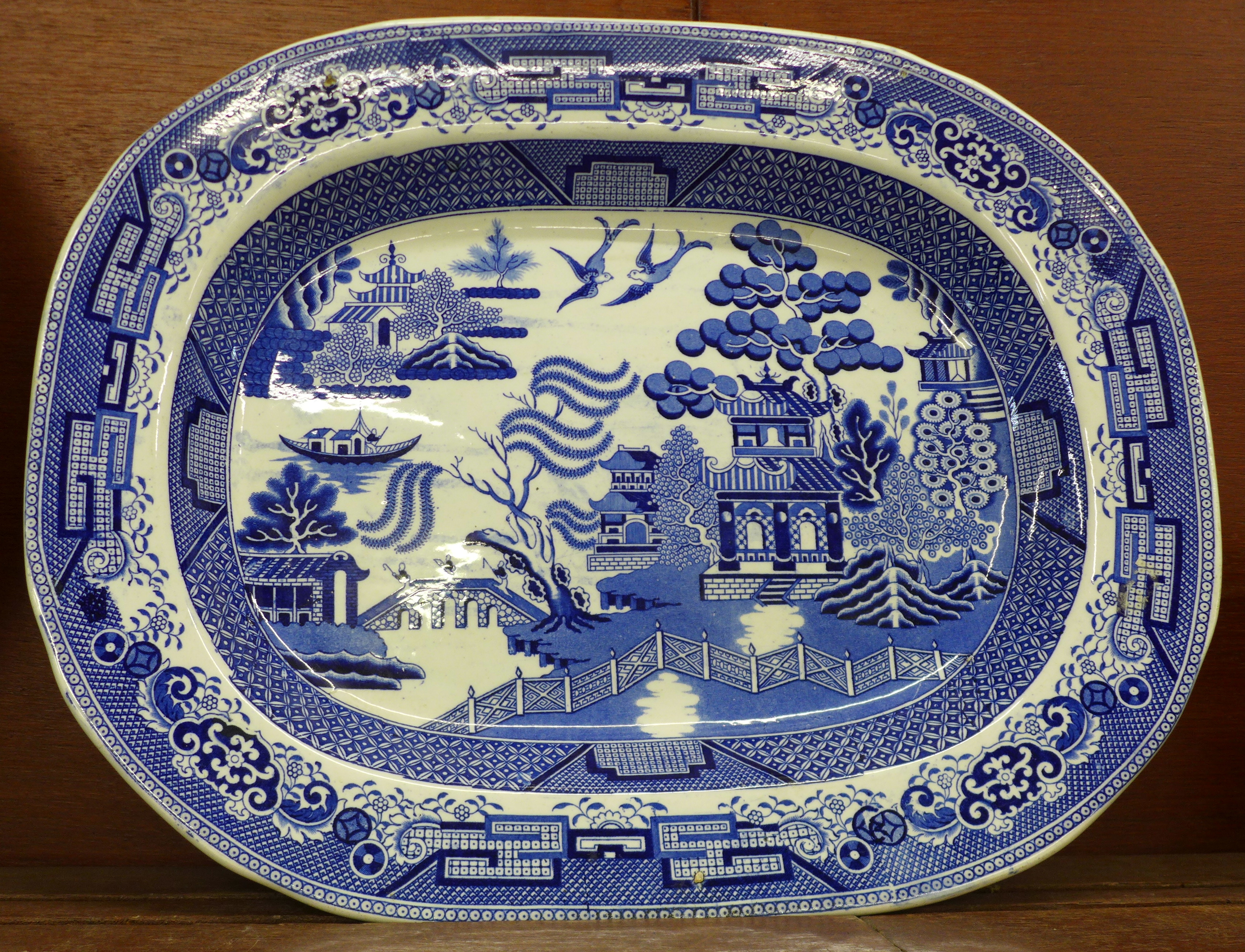 Two blue and white willow pattern serving plates, 45.5cm and 55.5cm - Image 2 of 7