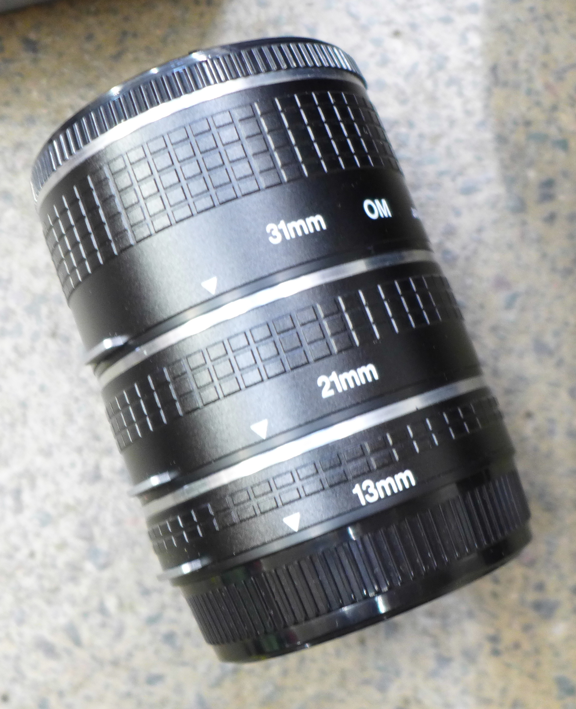 Six Olympus camera lenses including Zuiko digital ED 70-300mm, 200mm F4, 35mm, 28mm, 135mm, - Bild 4 aus 9
