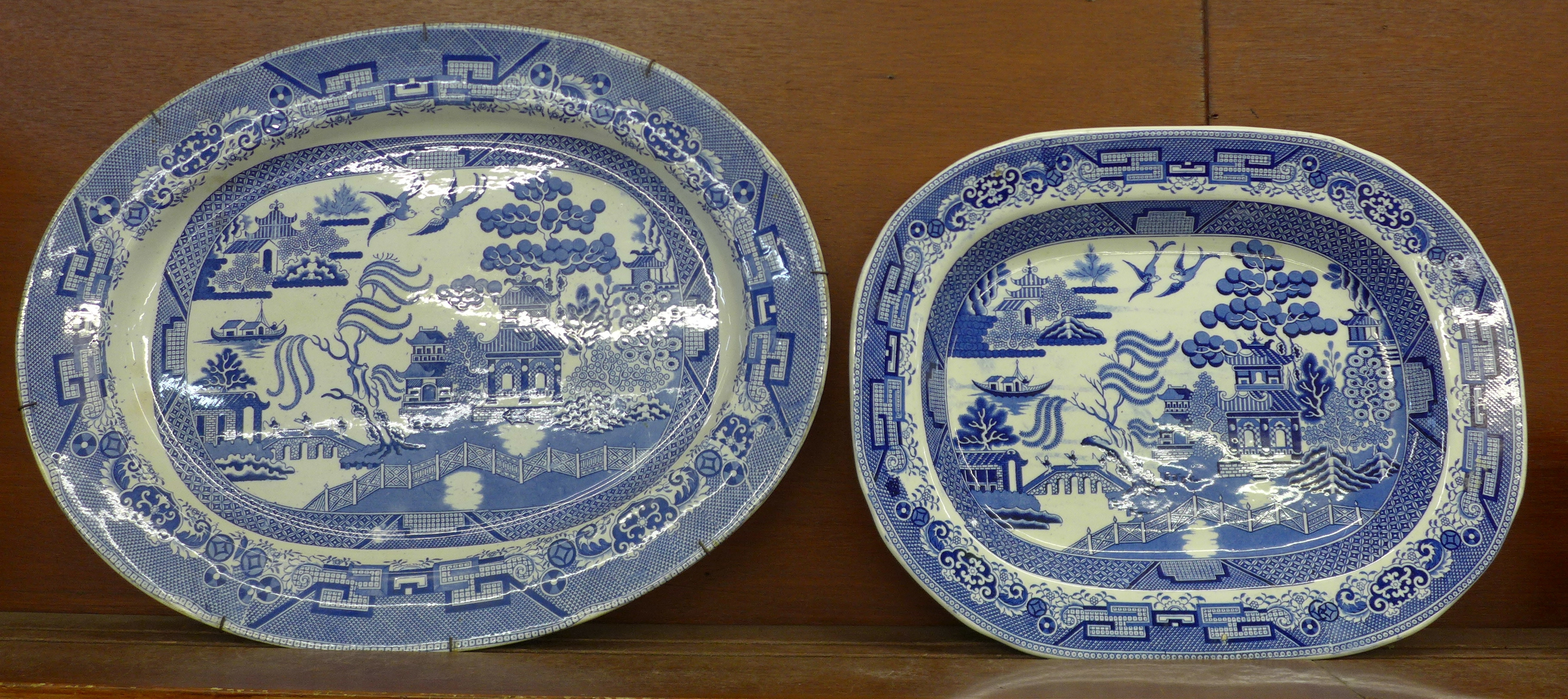 Two blue and white willow pattern serving plates, 45.5cm and 55.5cm