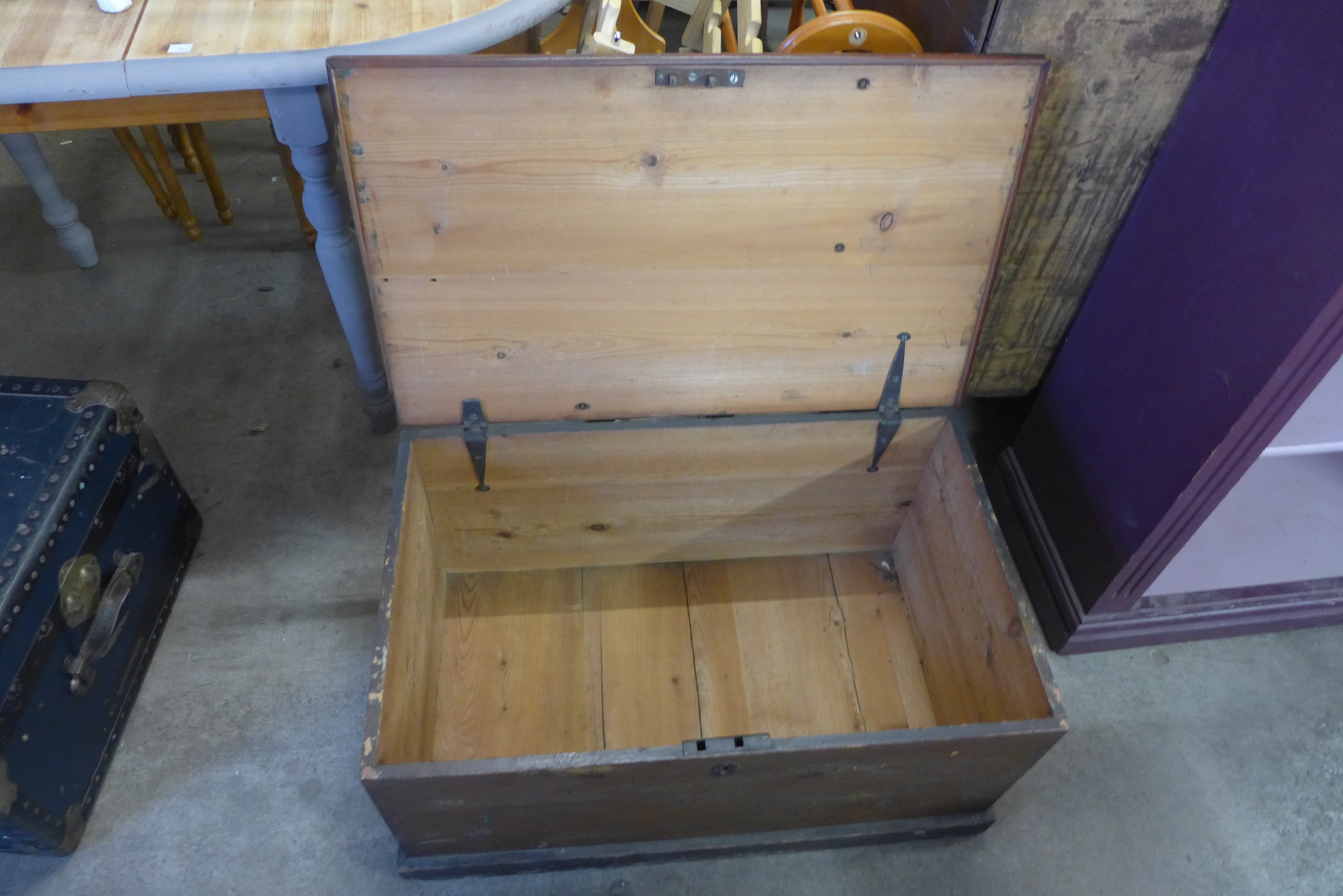 A Victorian stained pine blanket box - Image 2 of 2