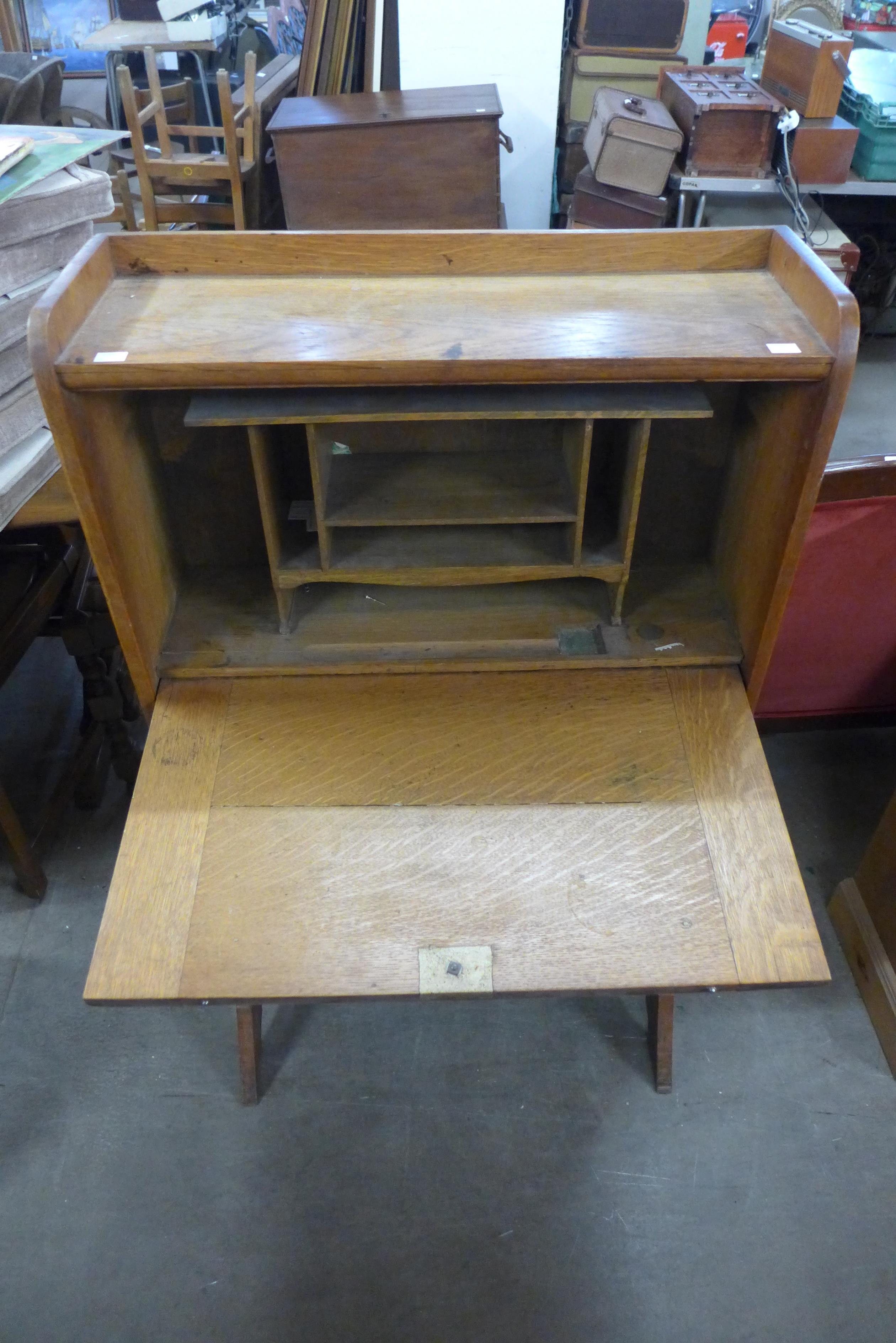 An oak student's bureau - Image 2 of 2