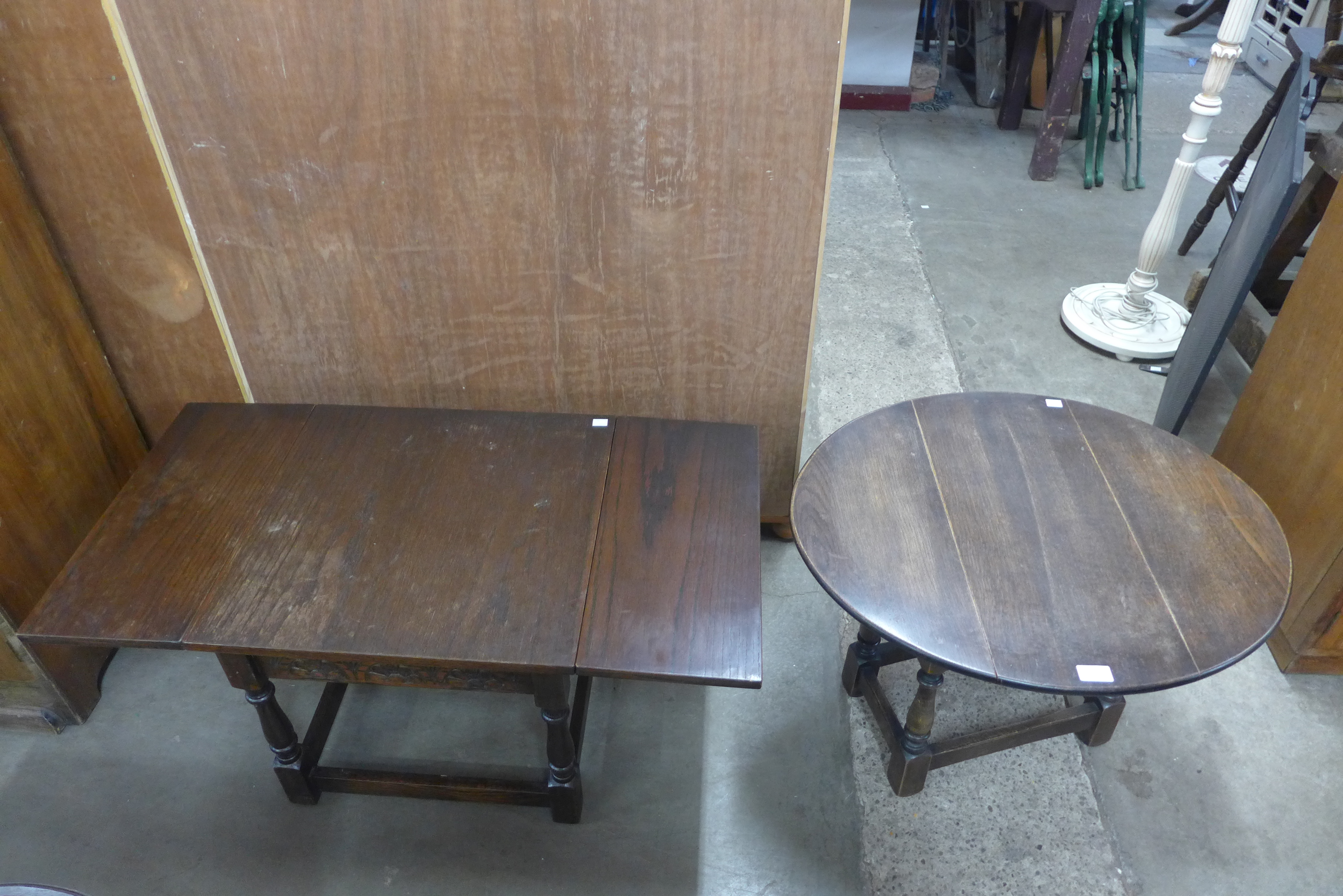 Two oak drop-leaf occasional tables - Image 2 of 2