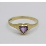 A 9ct gold and heart shaped amethyst ring, 1.2g, P