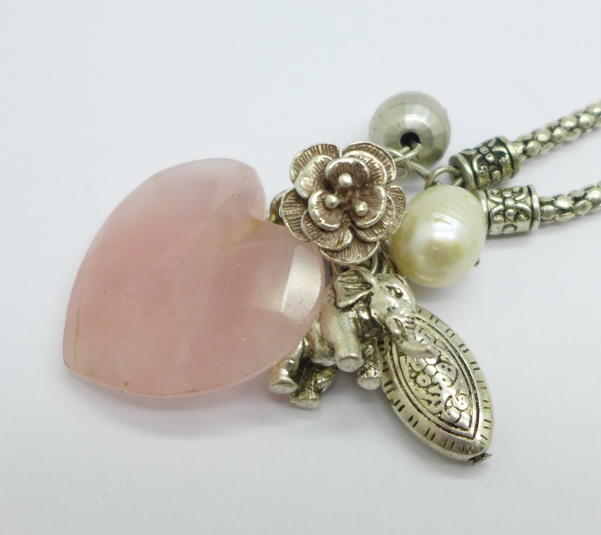An Azuni designer necklace with pink quartz, baroque pearl and charms - Image 2 of 3