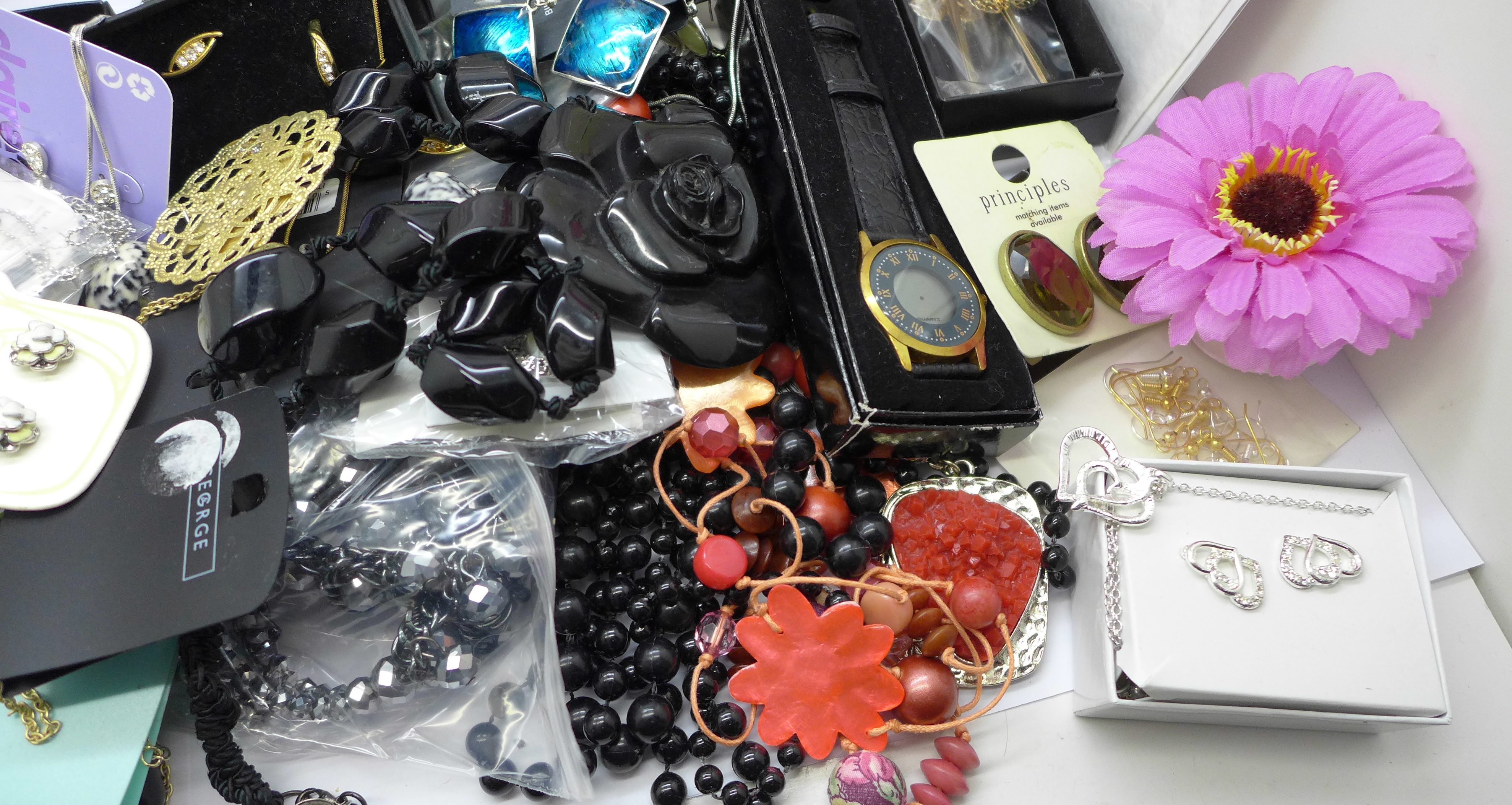 A quantity of packaged and unused jewellery - Image 3 of 5