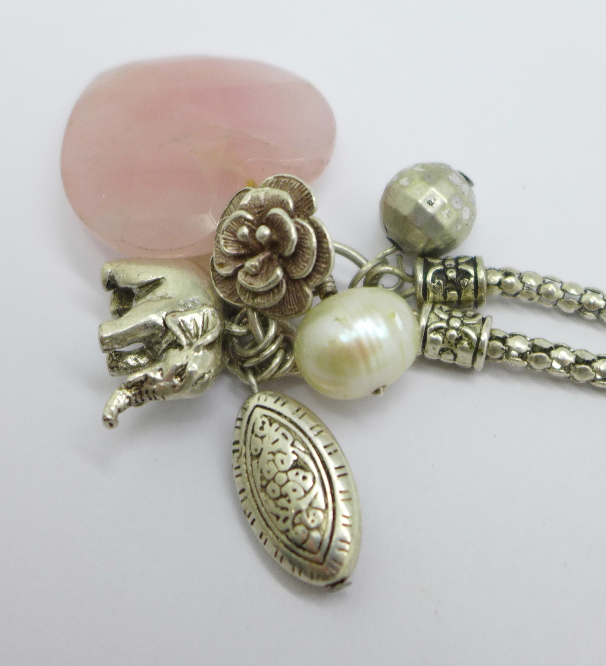 An Azuni designer necklace with pink quartz, baroque pearl and charms - Image 3 of 3