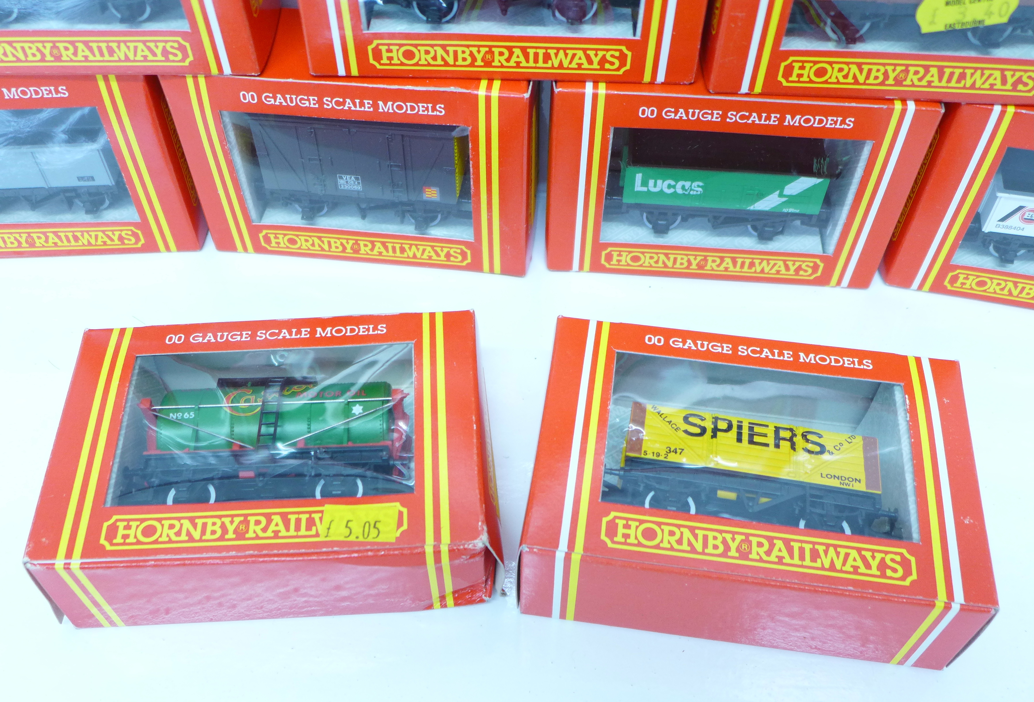 Twelve Hornby Railways 00 gauge model wagons; R.115, R.01, R.142, R.127, etc., boxed - Image 4 of 6